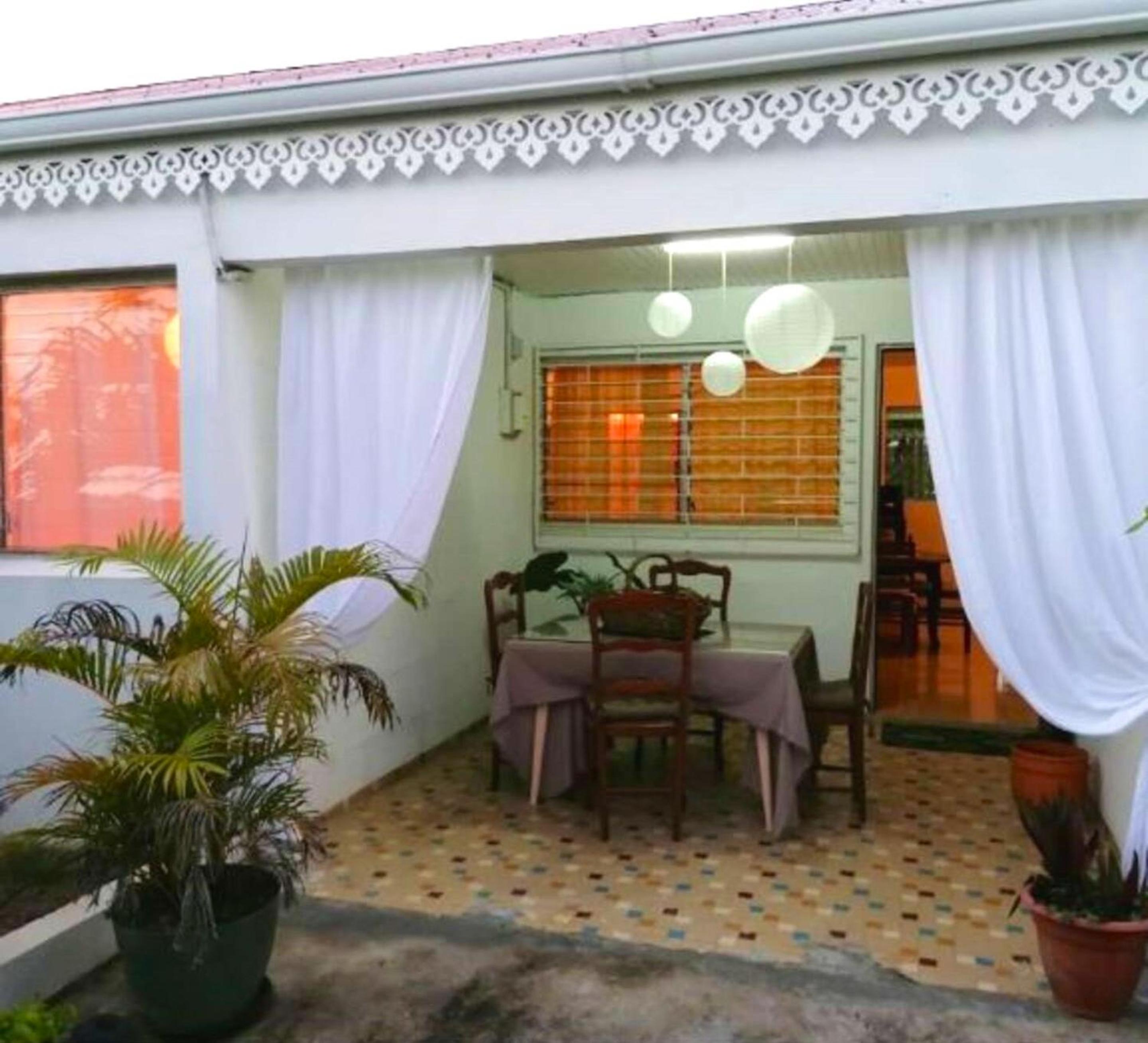 Maison charmante a Riviere Salee avec terrasse view 2