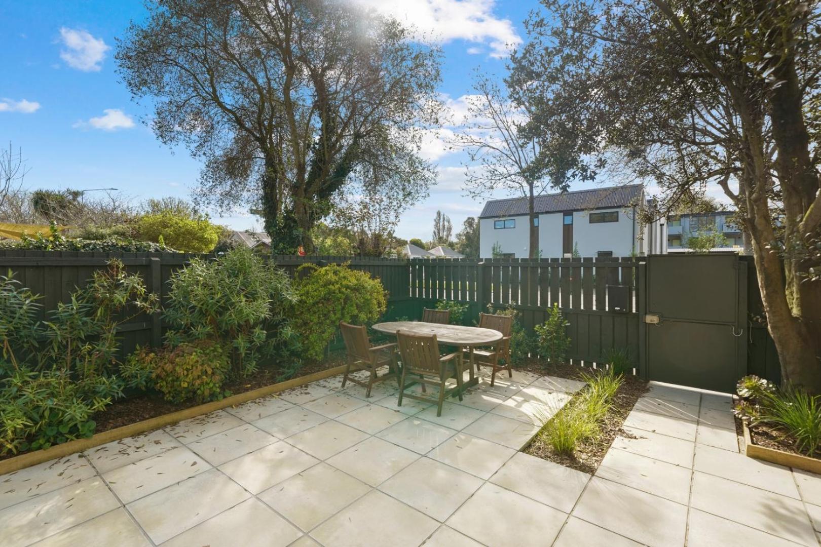 Chester St East - Christchurch Holiday Homes view 2