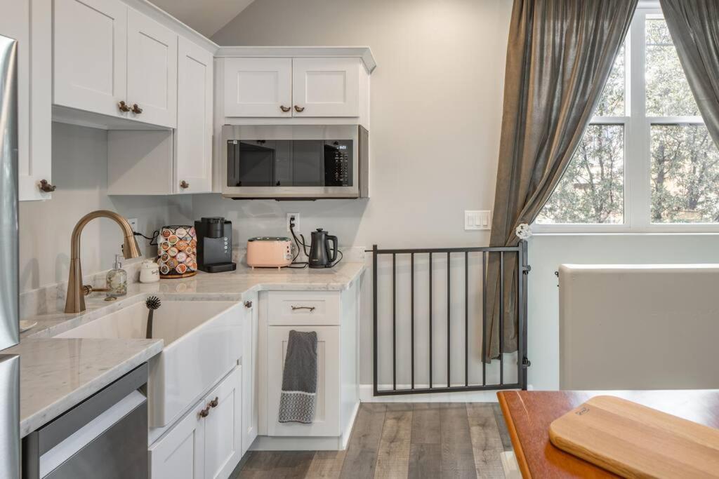 Fawn Chalet in the Prescott Pines Near Downtown view 4