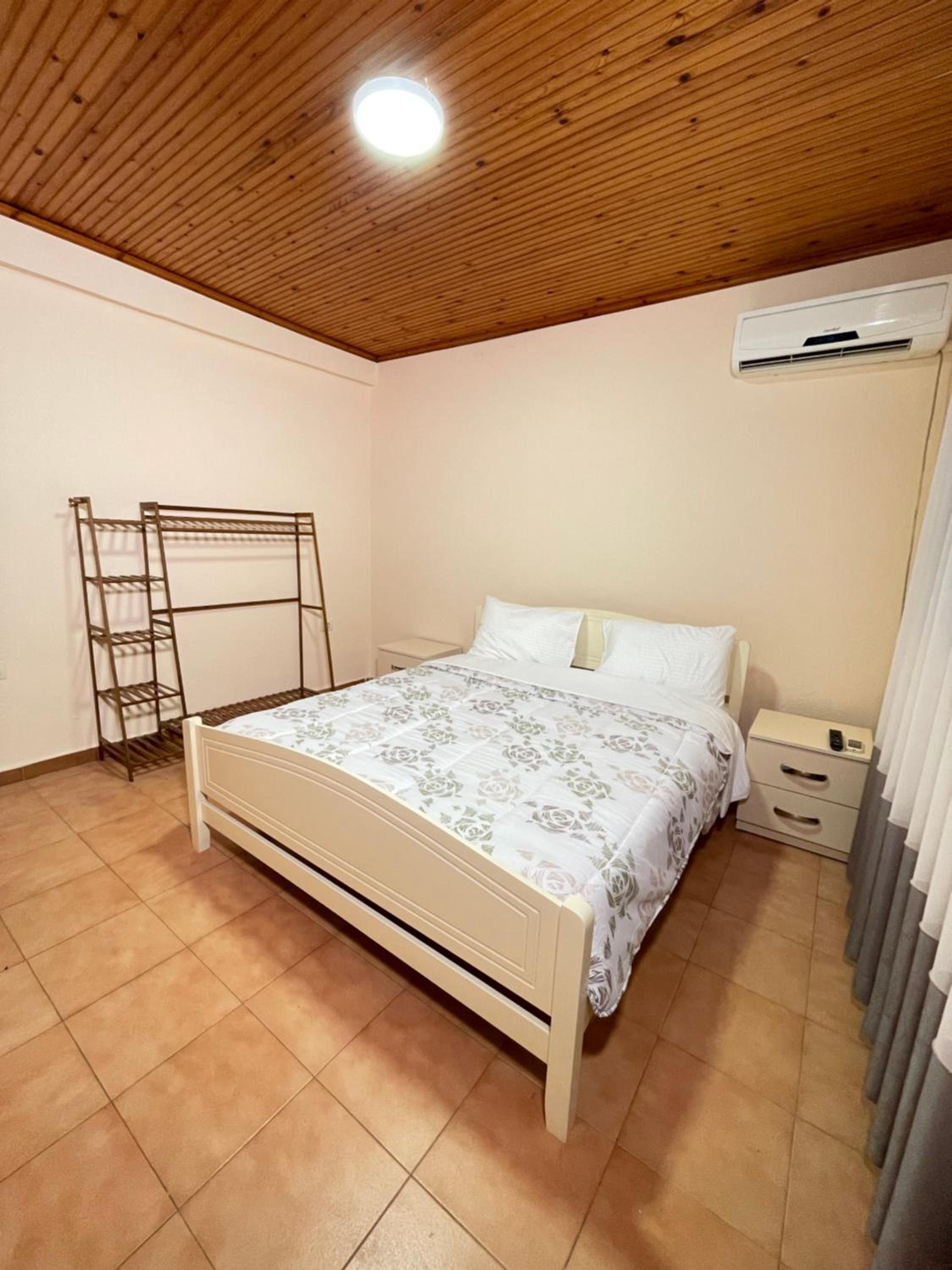 Shkodra Guest House & Trips
