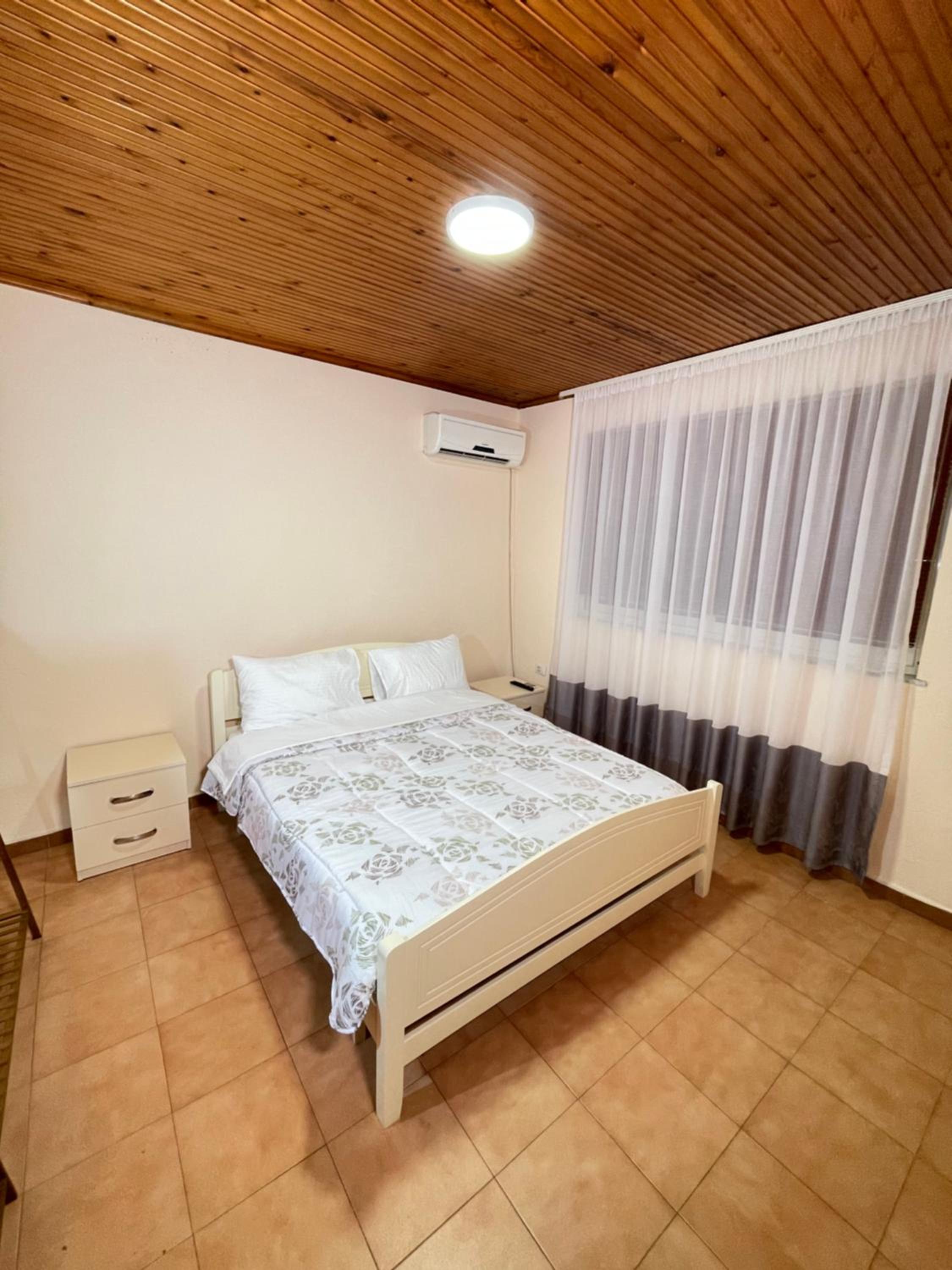 Shkodra Guest House & Trips