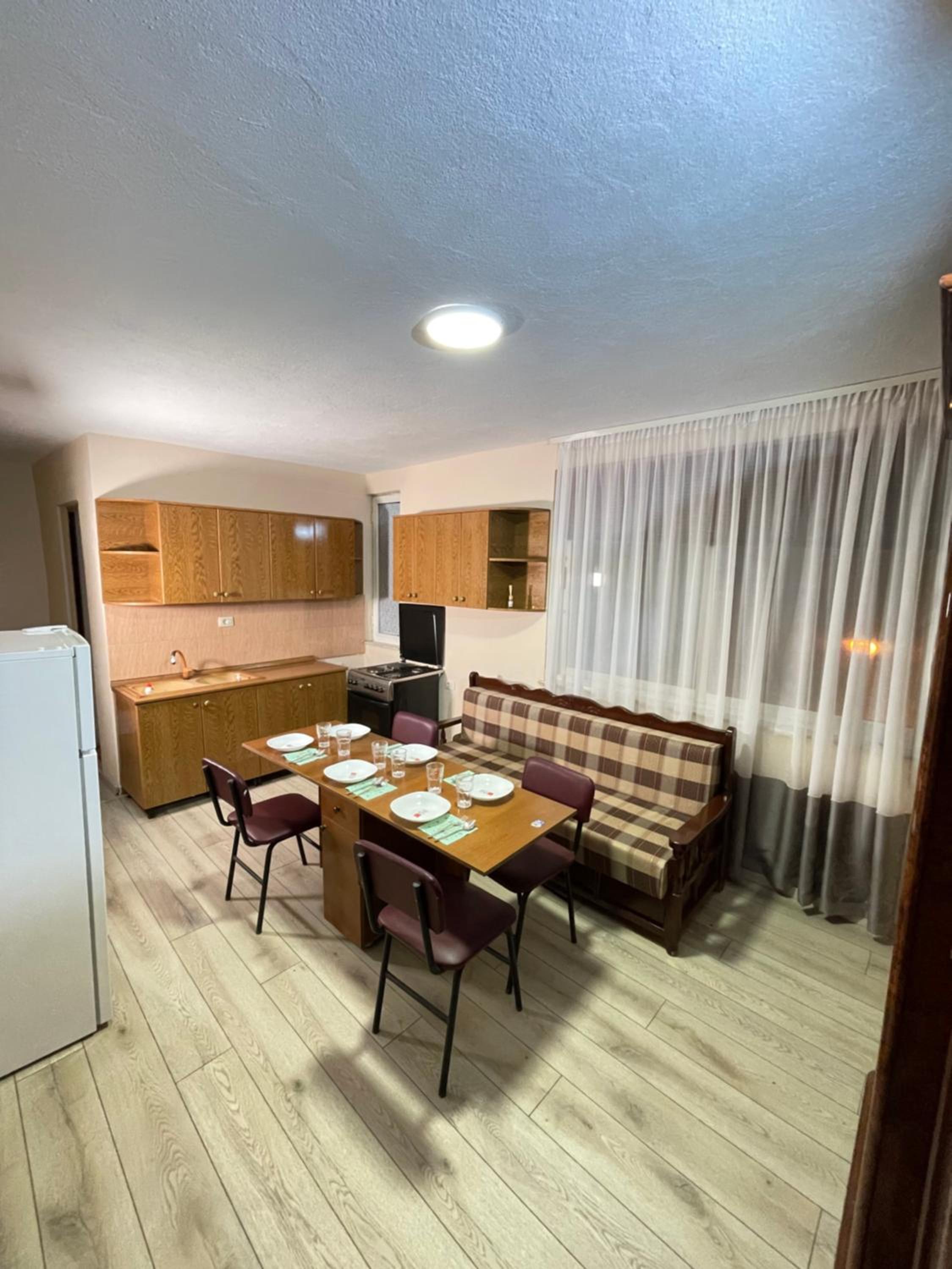 Shkodra Guest House & Trips