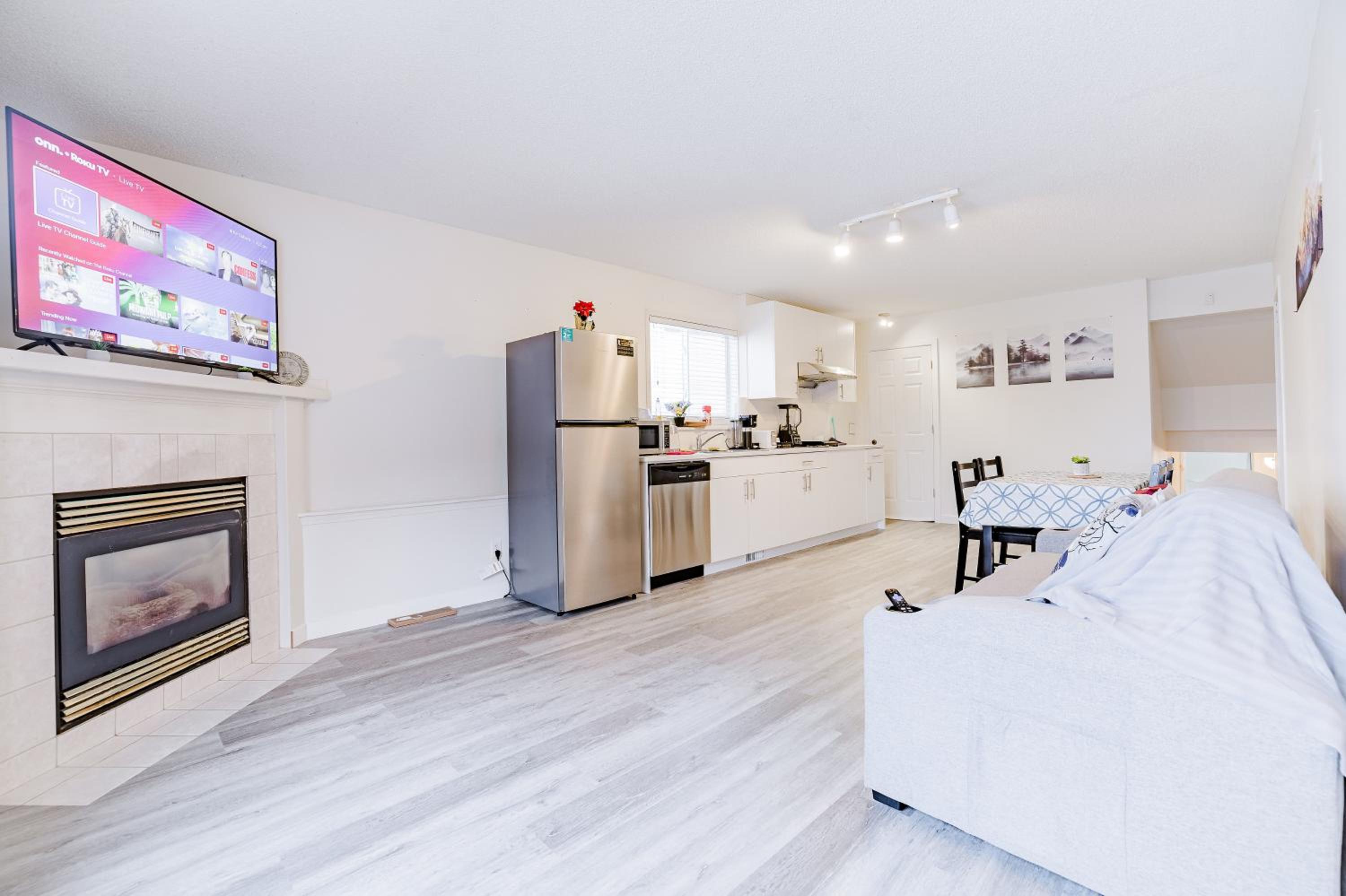 Walkout Basement Suite, 2 BDR 4BD, Bright and Spacious