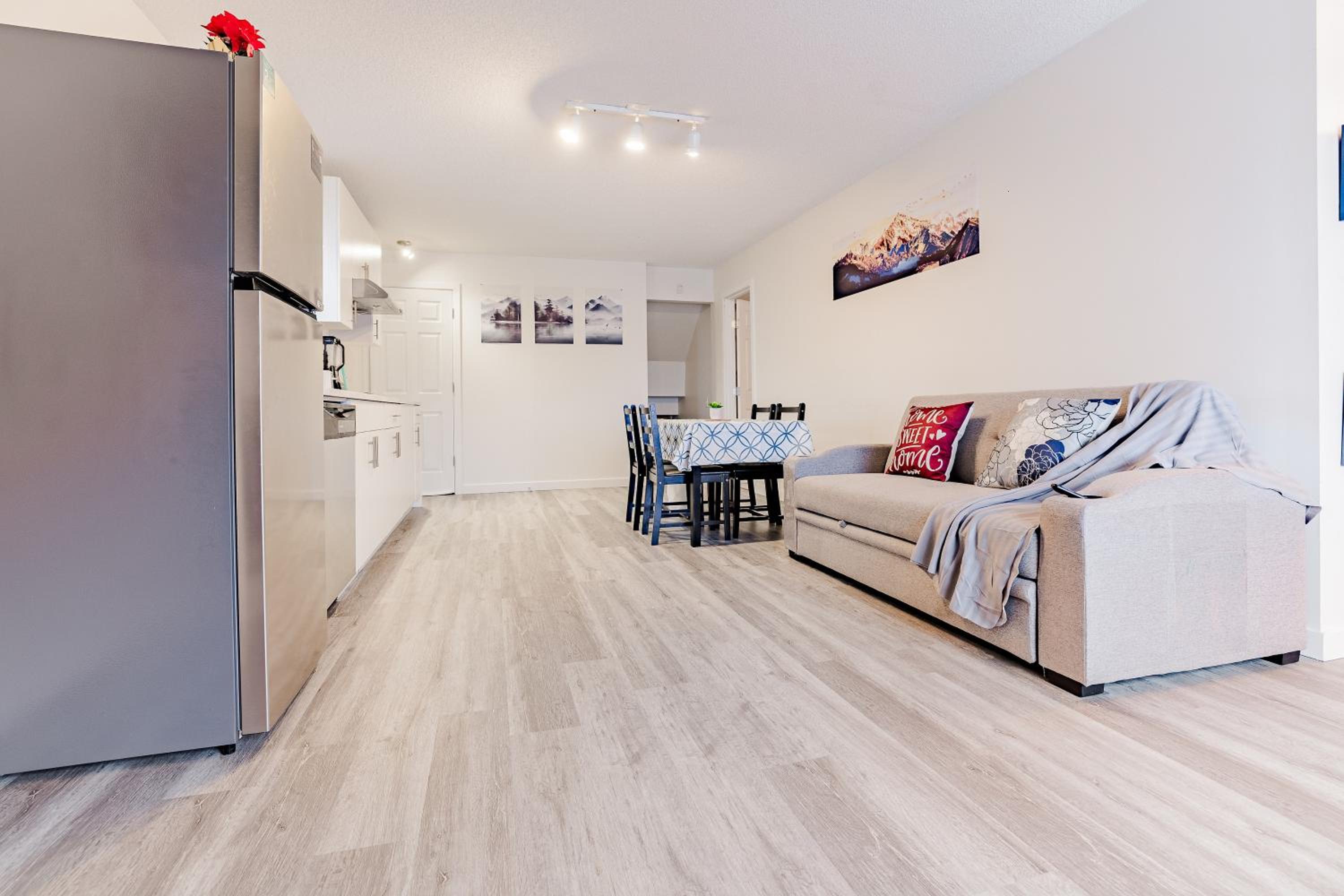Walkout Basement Suite, 2 BDR 4BD, Bright and Spacious