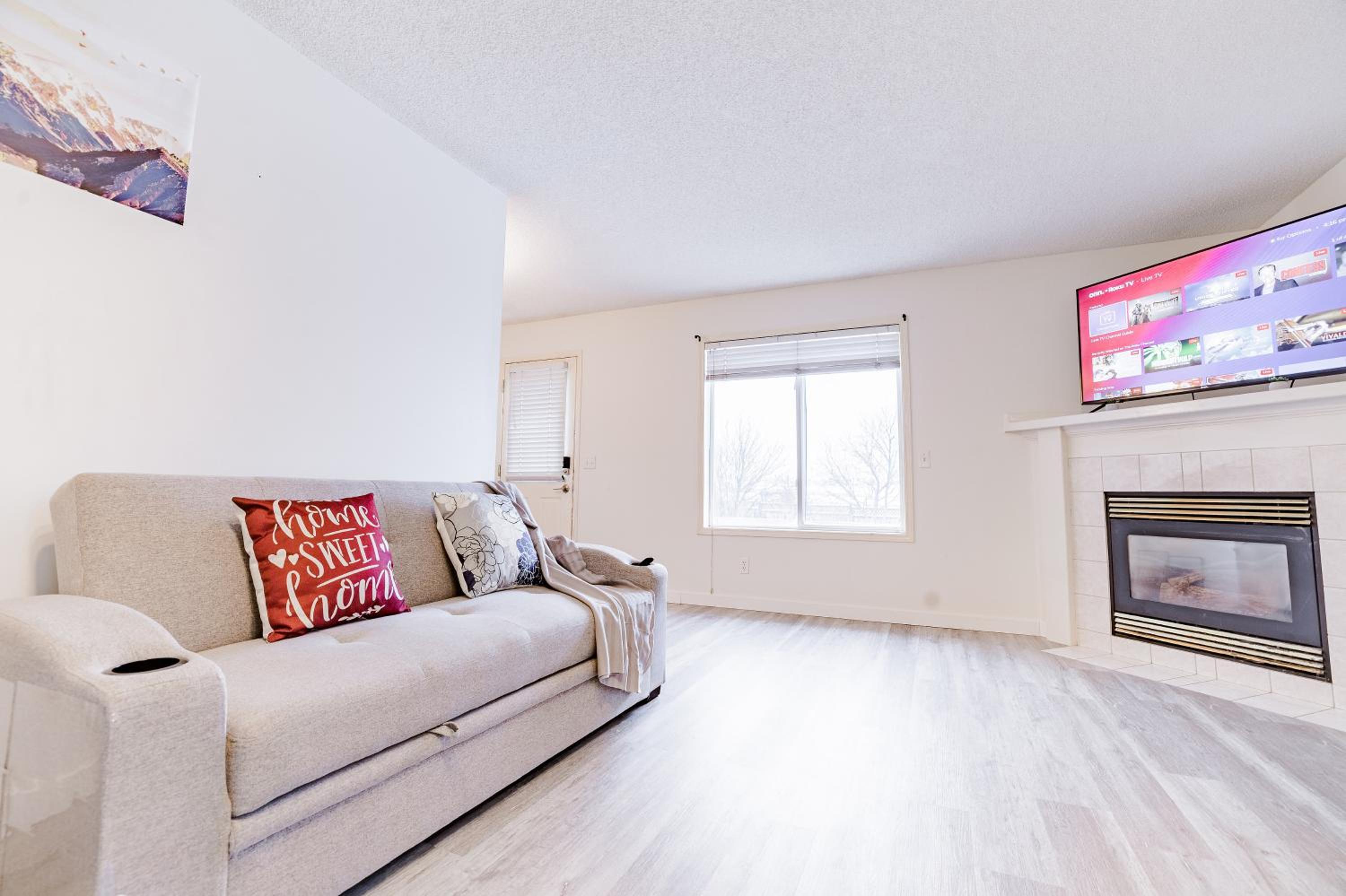 Walkout Basement Suite, 2 BDR 4BD, Bright and Spacious
