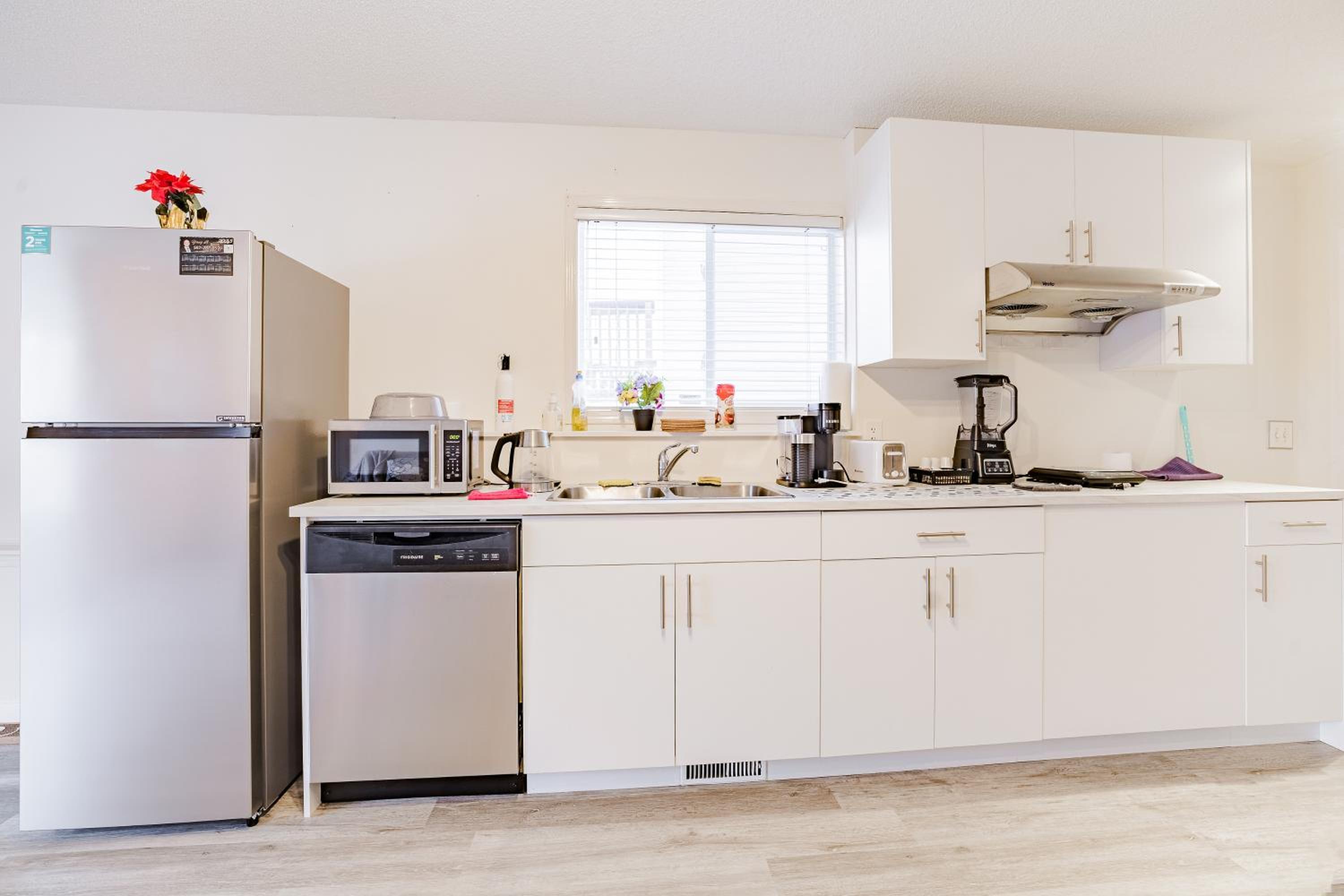 Walkout Basement Suite, 2 BDR 4BD, Bright and Spacious