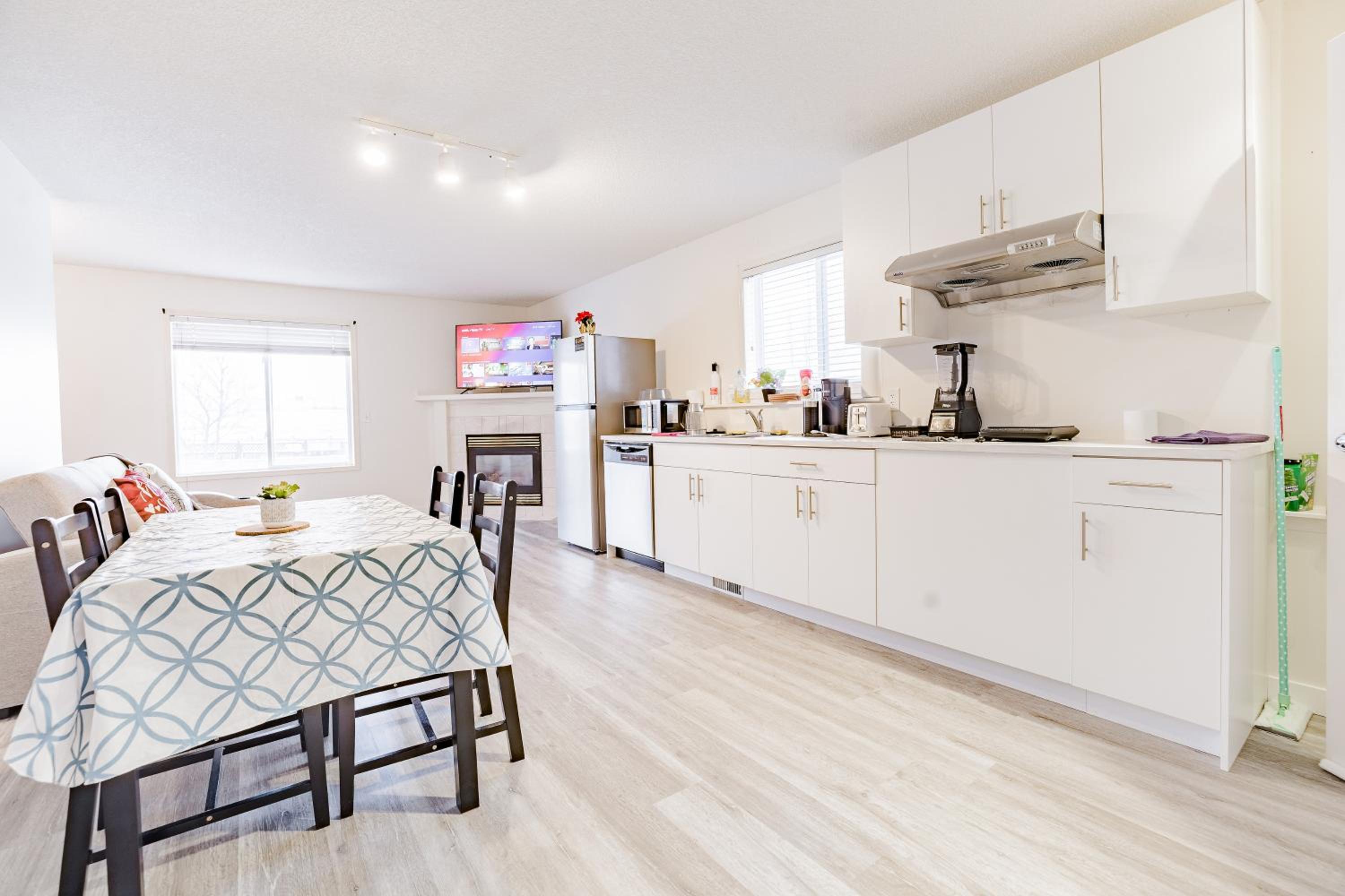 Walkout Basement Suite, 2 BDR 4BD, Bright and Spacious