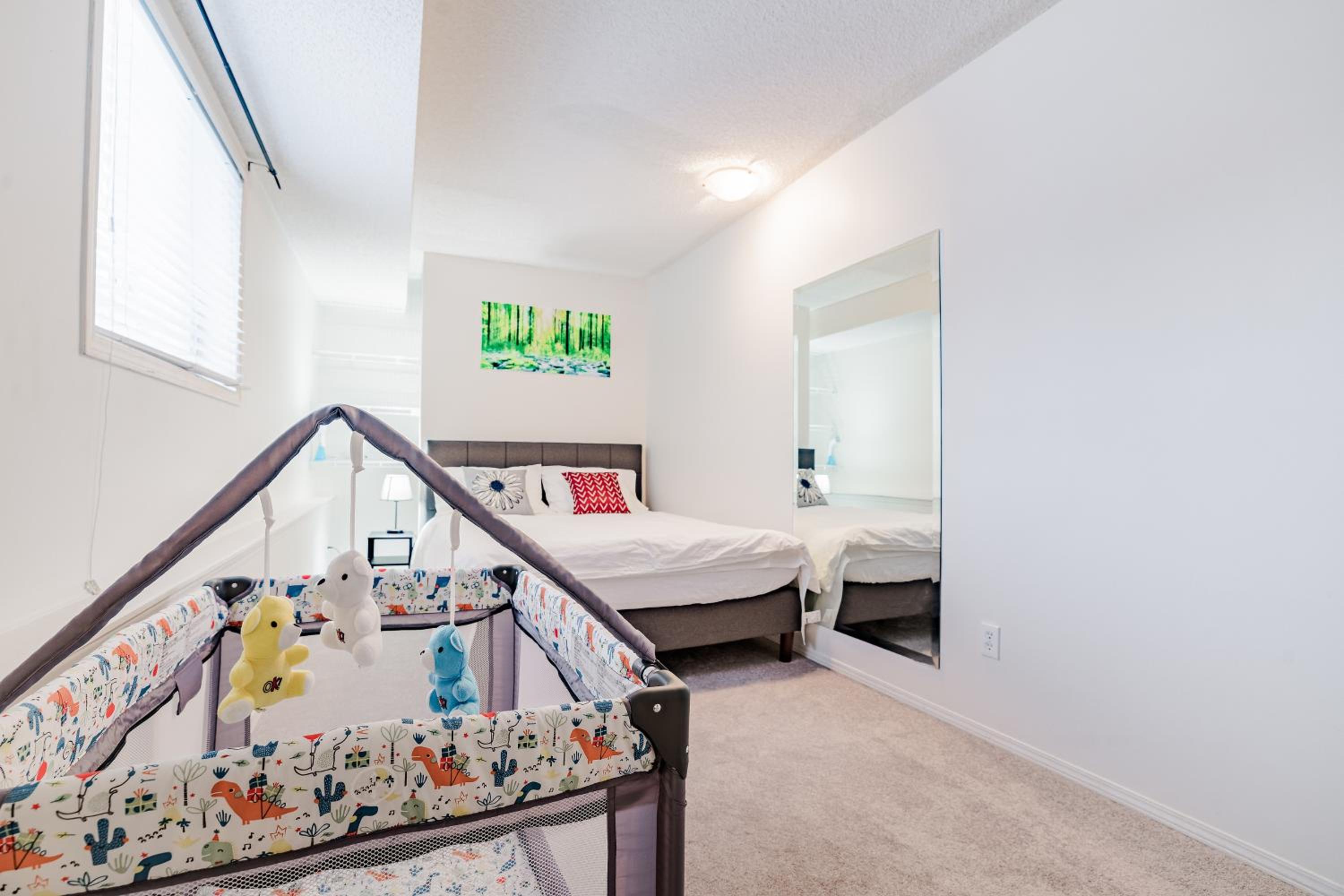 Walkout Basement Suite, 2 BDR 4BD, Bright and Spacious