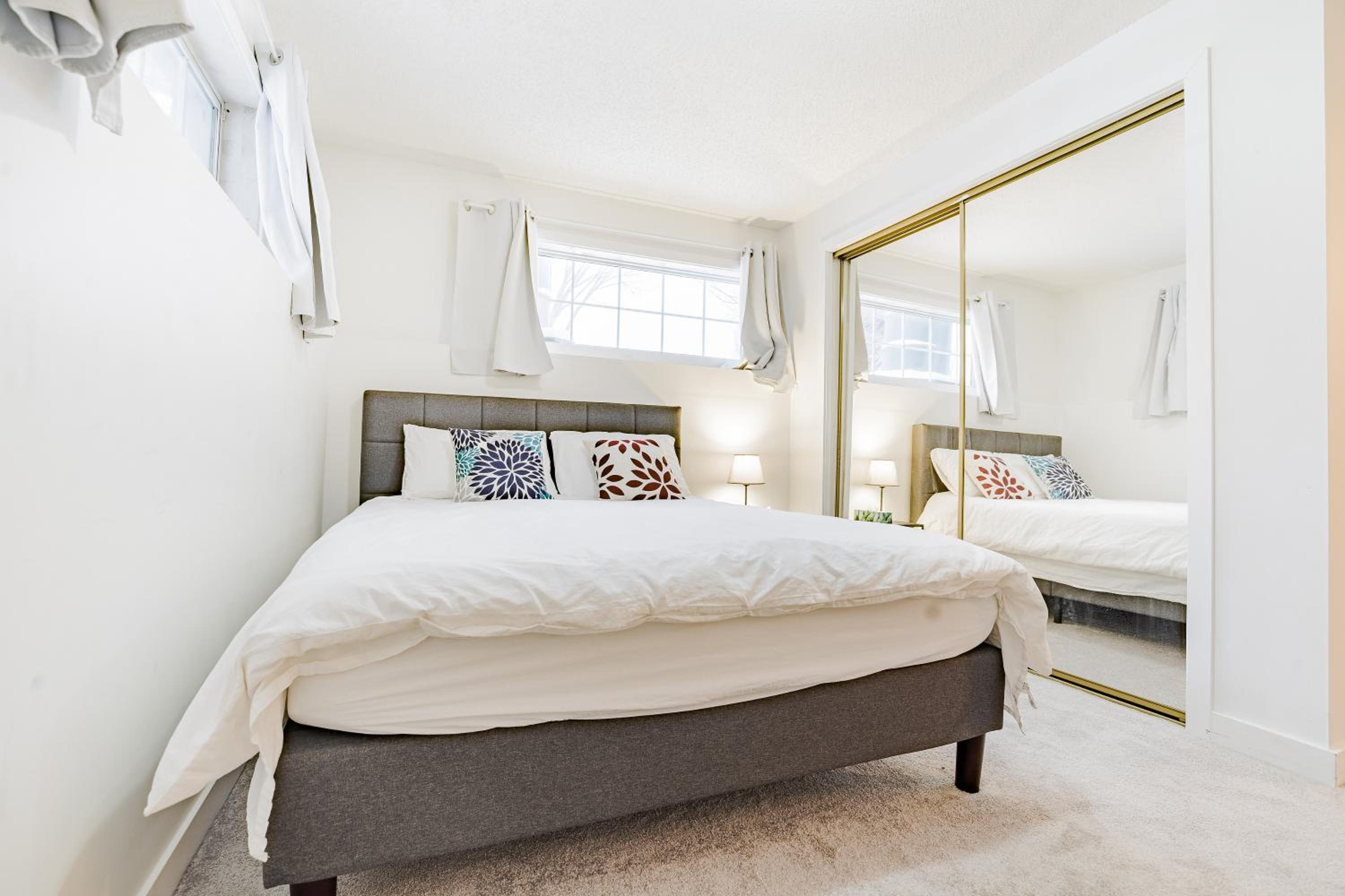Walkout Basement Suite, 2 BDR 4BD, Bright and Spacious