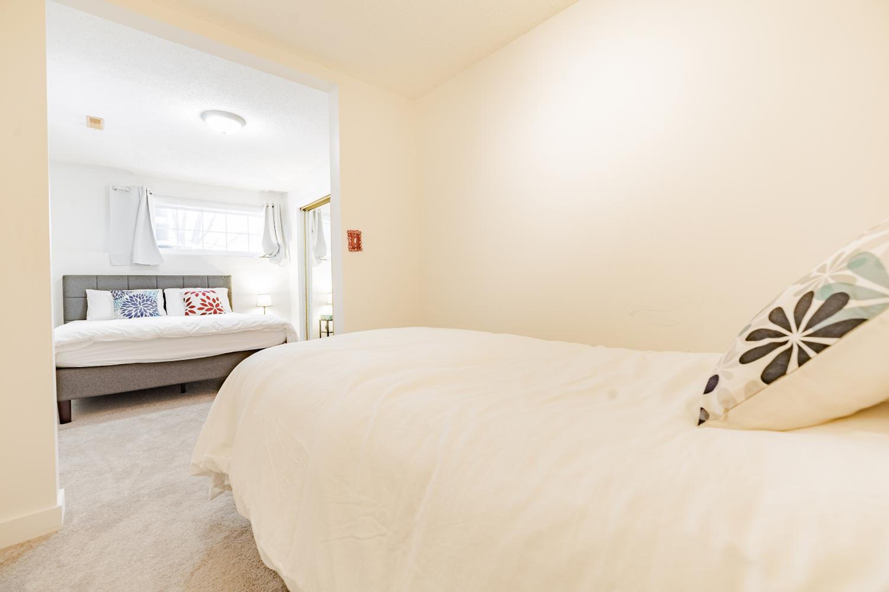 Walkout Basement Suite, 2 BDR 4BD, Bright and Spacious