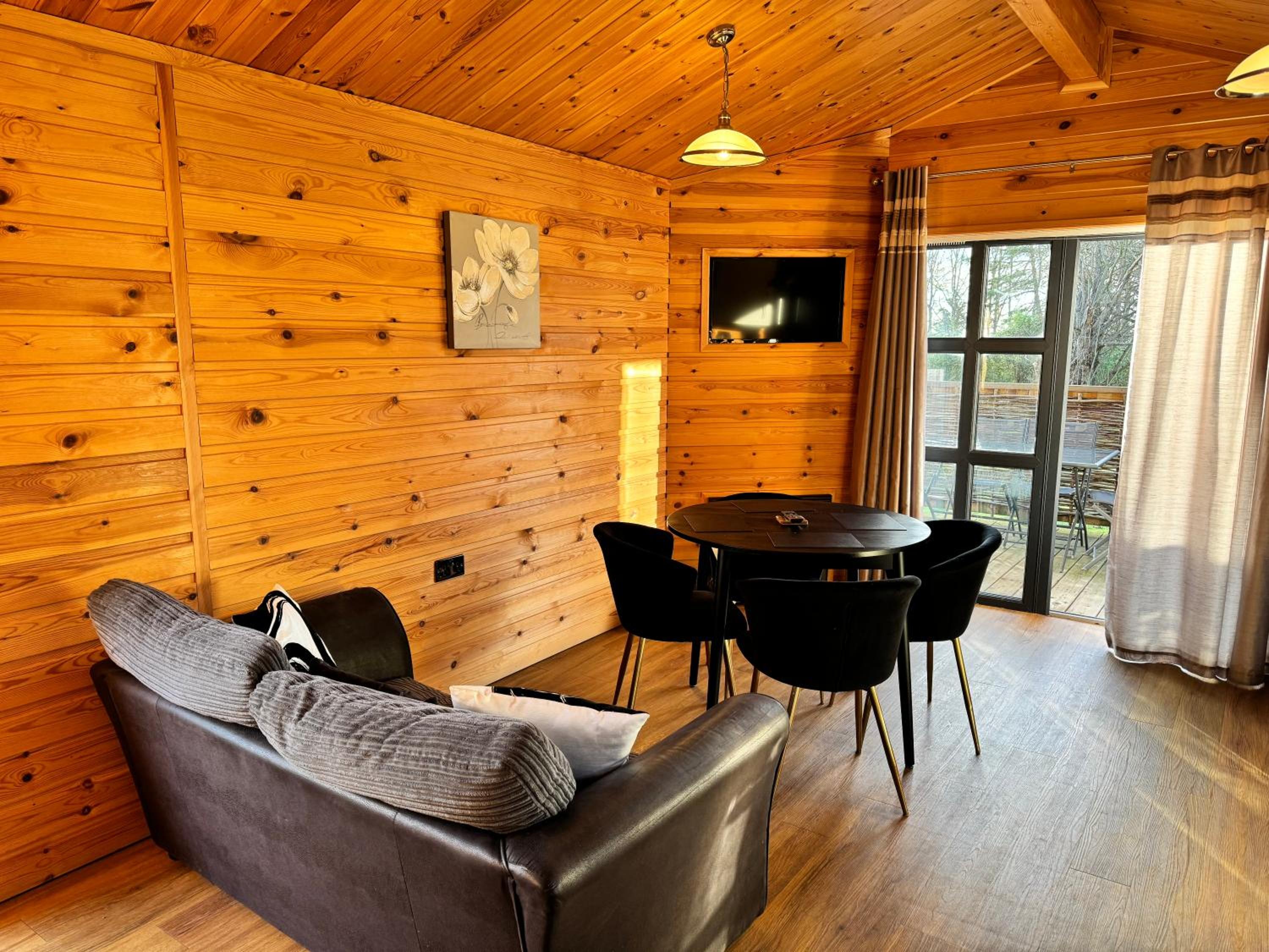 Kings Lynn Vacations - Woodlakes Park By Liv Retreats - Property Image 45