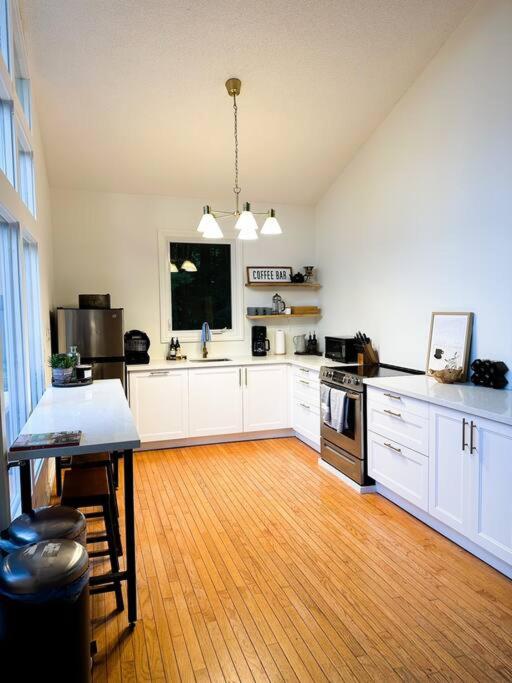 Waterfront Haliburton, All Season, Fully Equipped Cottage! #STR-25-00252