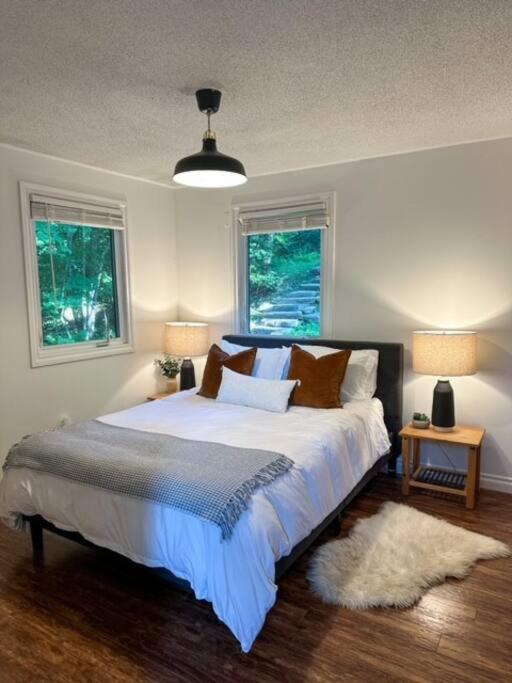 Waterfront Haliburton, All Season, Fully Equipped Cottage! #STR-25-00252