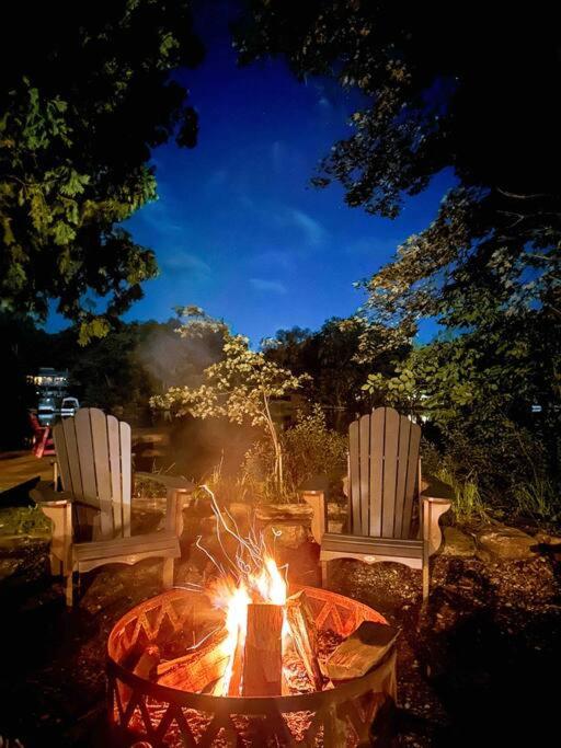 Waterfront Haliburton, All Season, Fully Equipped Cottage! #STR-25-00252