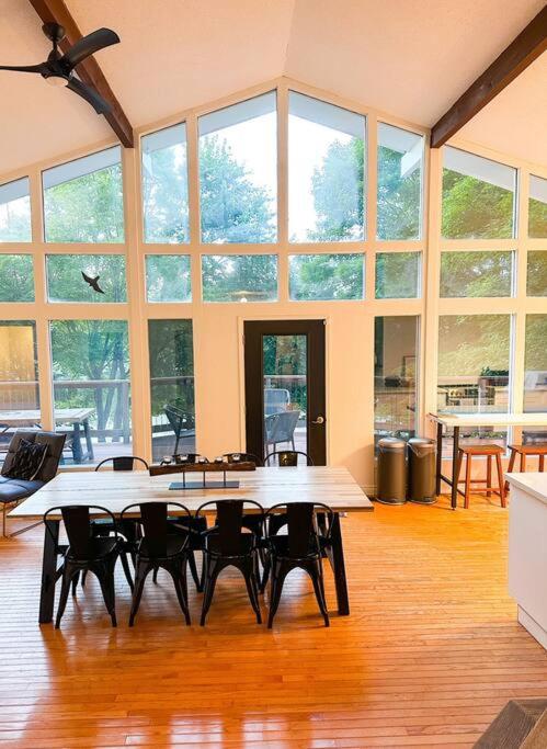 Waterfront Haliburton, All Season, Fully Equipped Cottage! #STR-25-00252