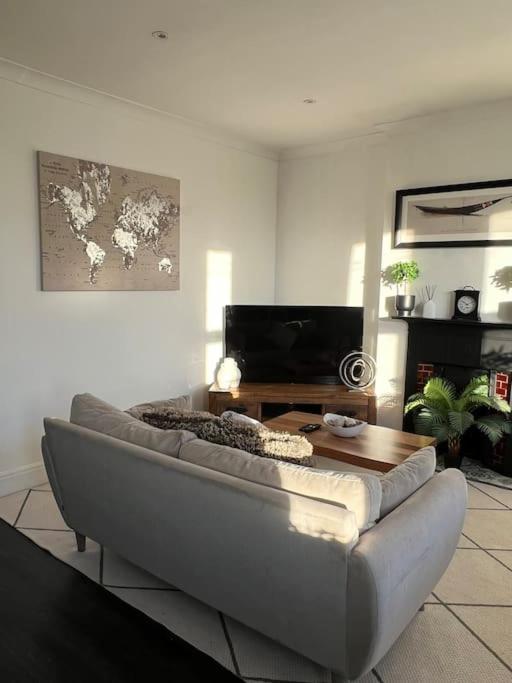 Hill Grove 2 Bedroom Apartment view 4