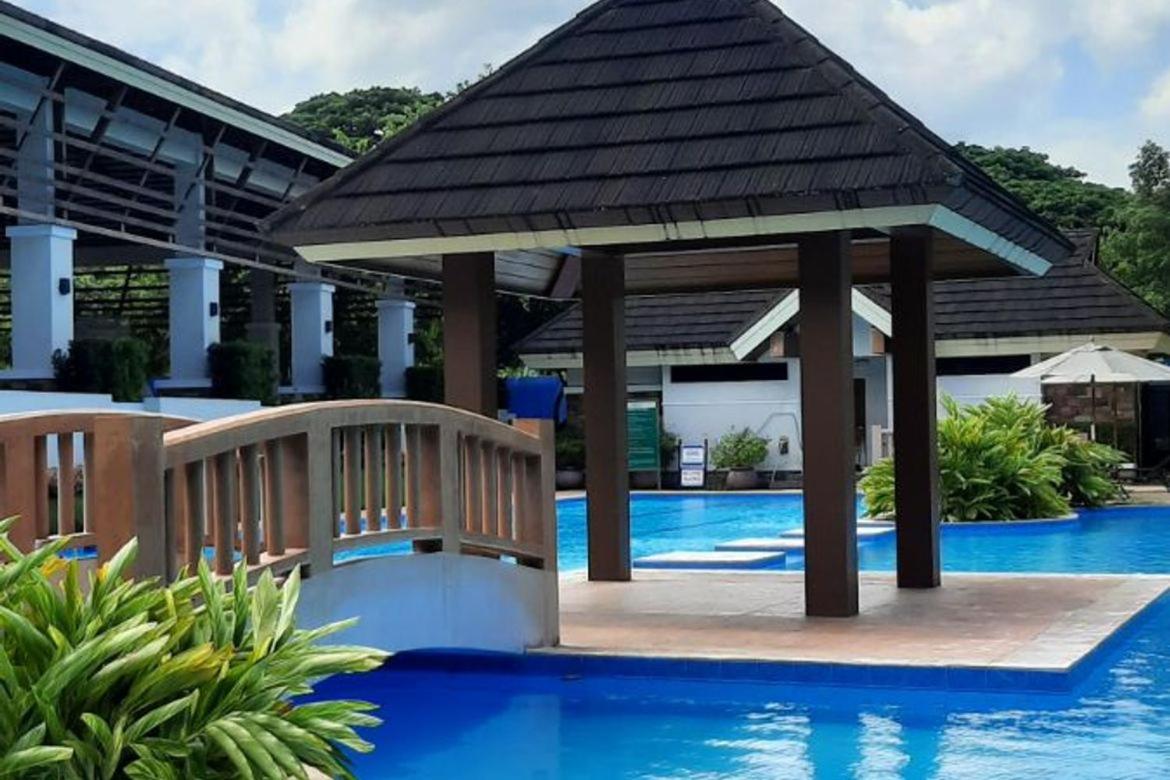 One Oasis Cebu Condominium Resort right in the heart of Cebu minutes away from IT Park