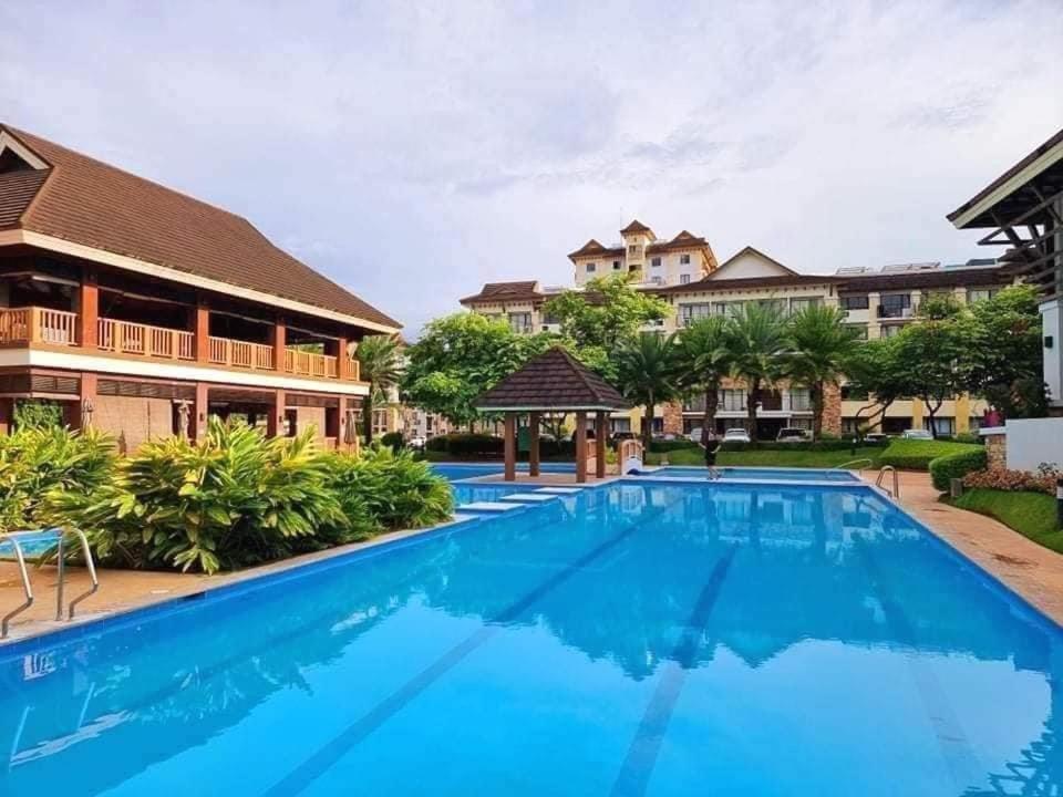 One Oasis Cebu Condominium Resort right in the heart of Cebu minutes away from IT Park