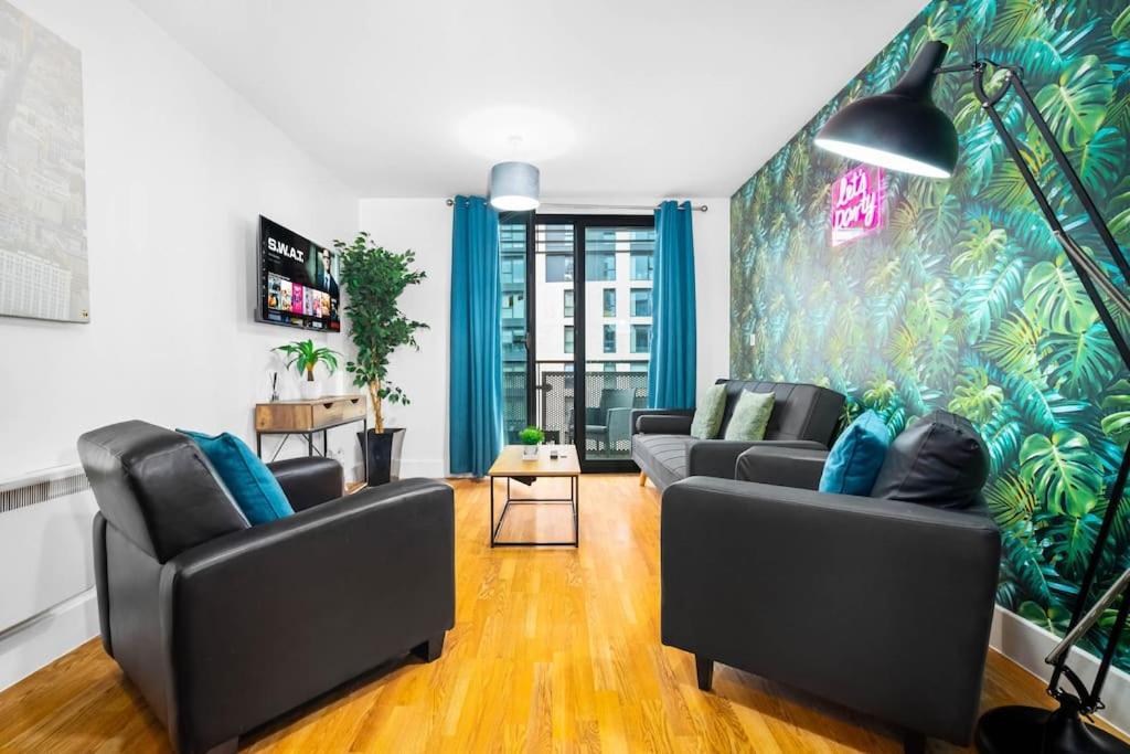 Funky Arcadian Centre Apartment By Azura Nights view 4