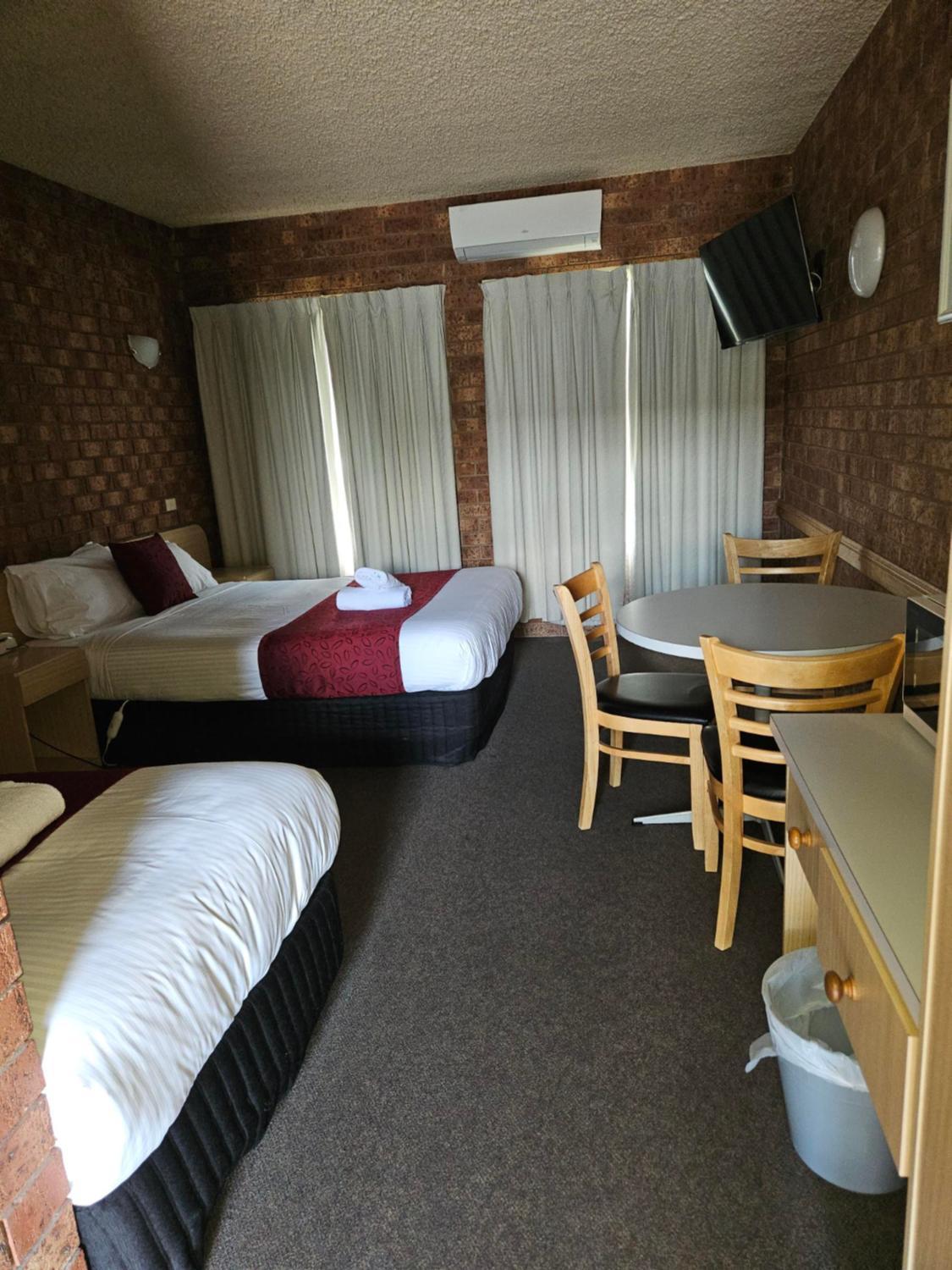 Courtyard Motor Inn