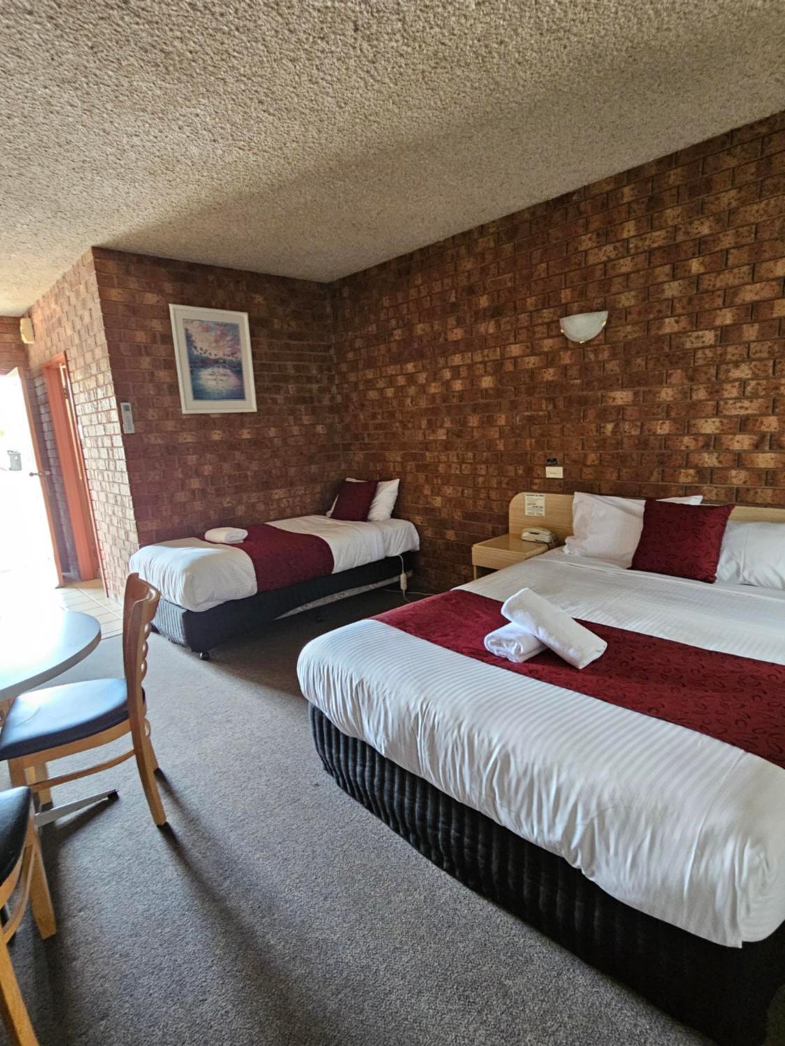 Courtyard Motor Inn