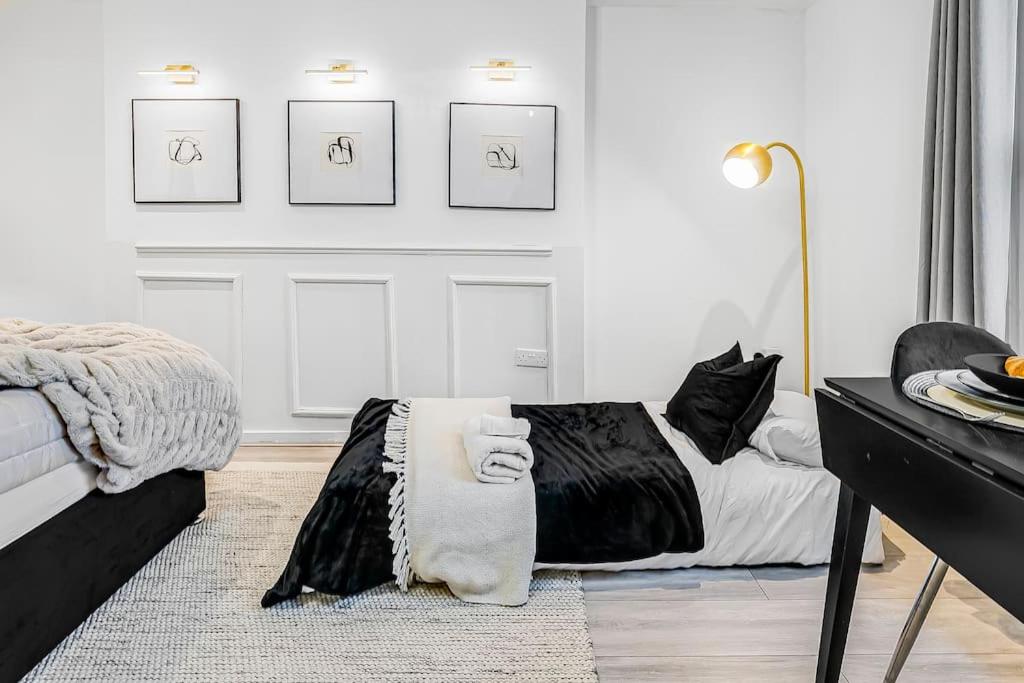 Serene Studio with Garden View - Cozy Retreat for Couples & Solo Travellers