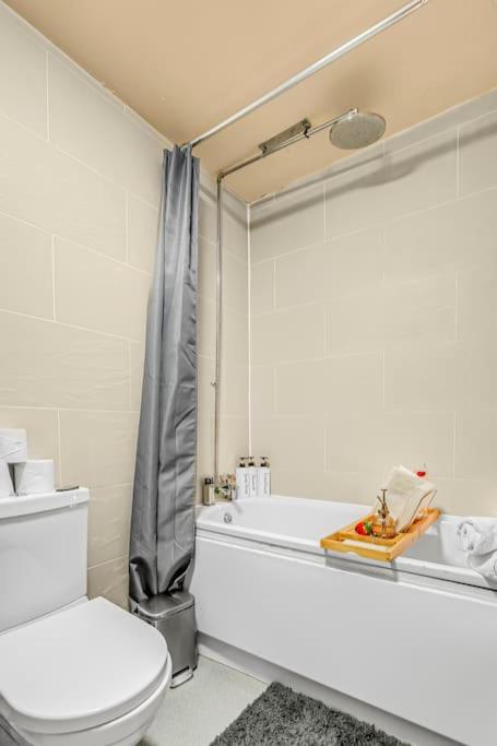 Serene Studio with Garden View - Cozy Retreat for Couples & Solo Travellers