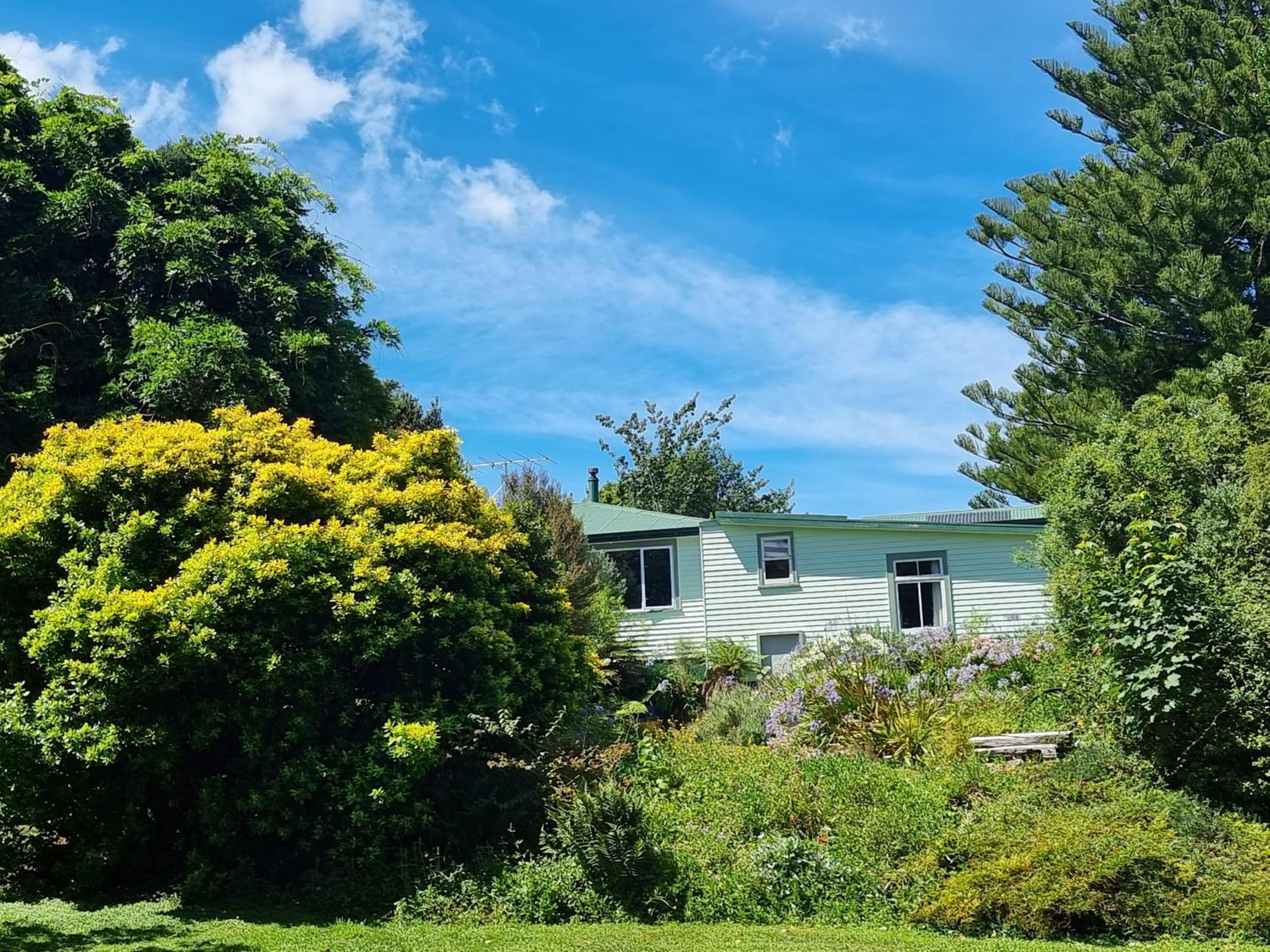 Garden Paradise Siochain House