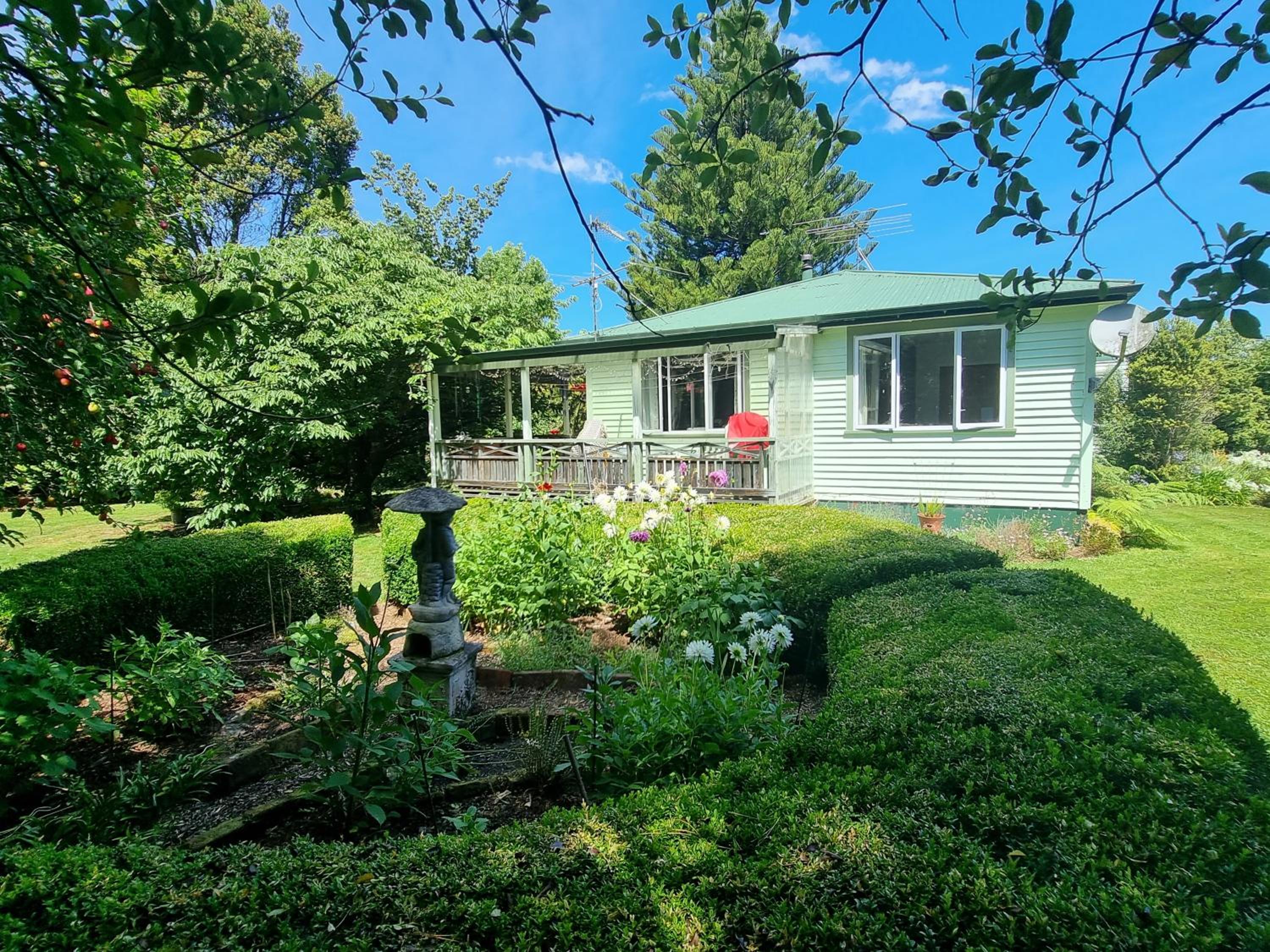 Garden Paradise Siochain House