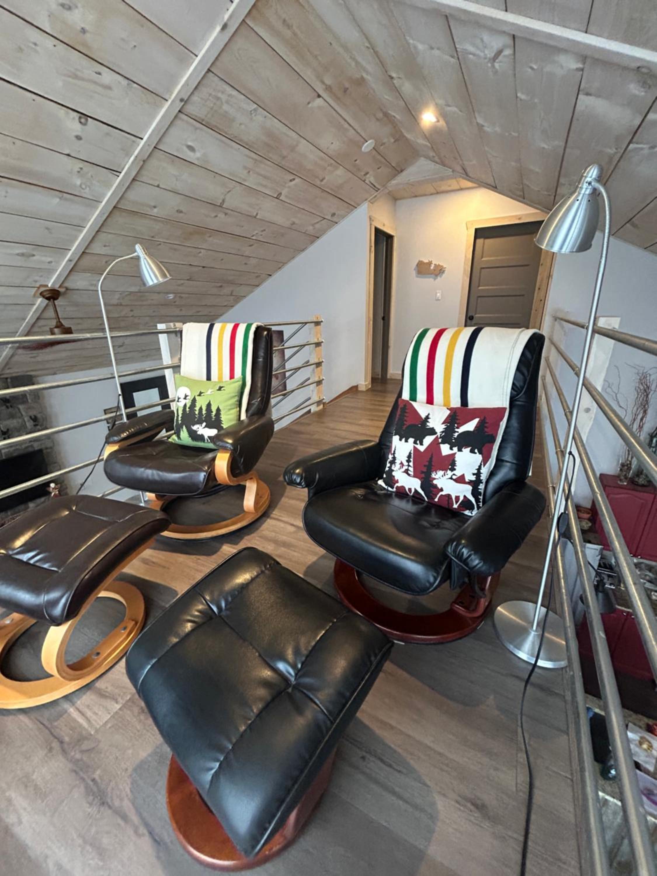 New build, luxurious, 4 plus bedrooms, 2 and a half baths, waterfront chalet, SNOWMOBILE trail access, ample parking & ICE FISHING SHACK
