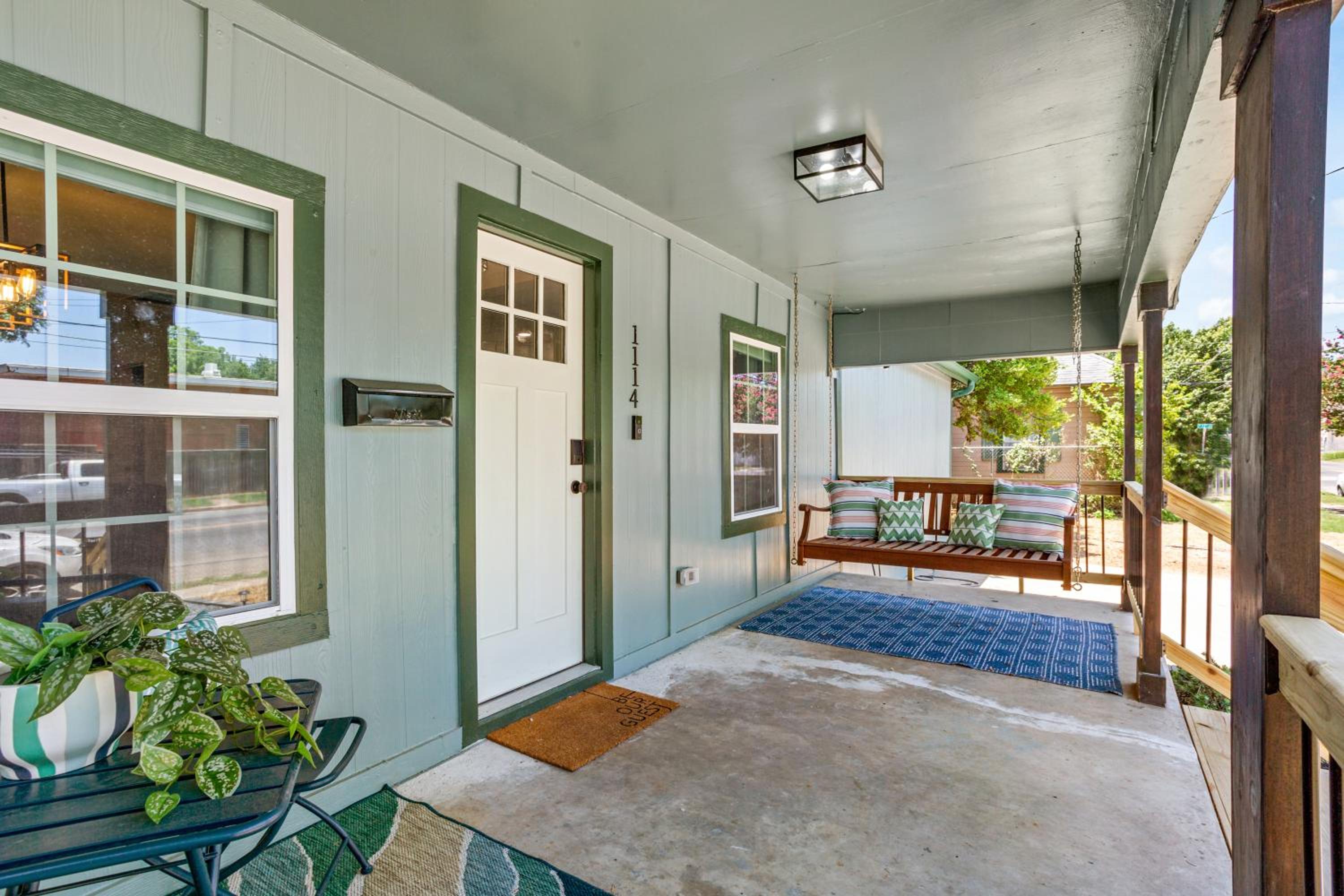 The Craftsman on Clay-Downtown-4 Blocks to Silos-Hot Tub and Cowboy Pool view 4