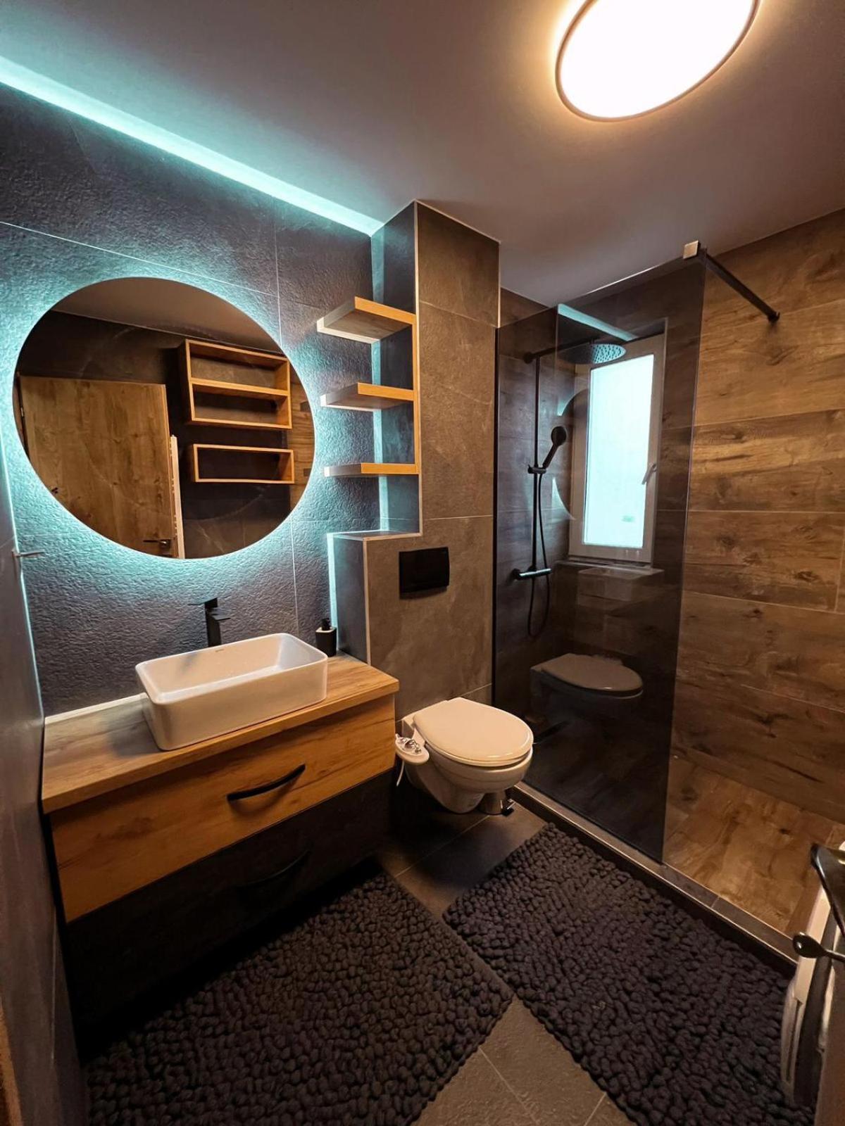 LOTUS APARTAMENTS