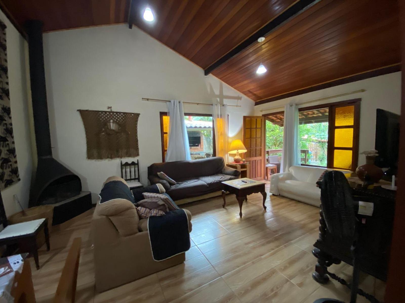 Lumiar linda vista das montanhas, com lareira, churrasqueira, wifi, Tv a cabo, casa ampla, arejada jardim pertinho do centro de Lumiar e de cachoeiras