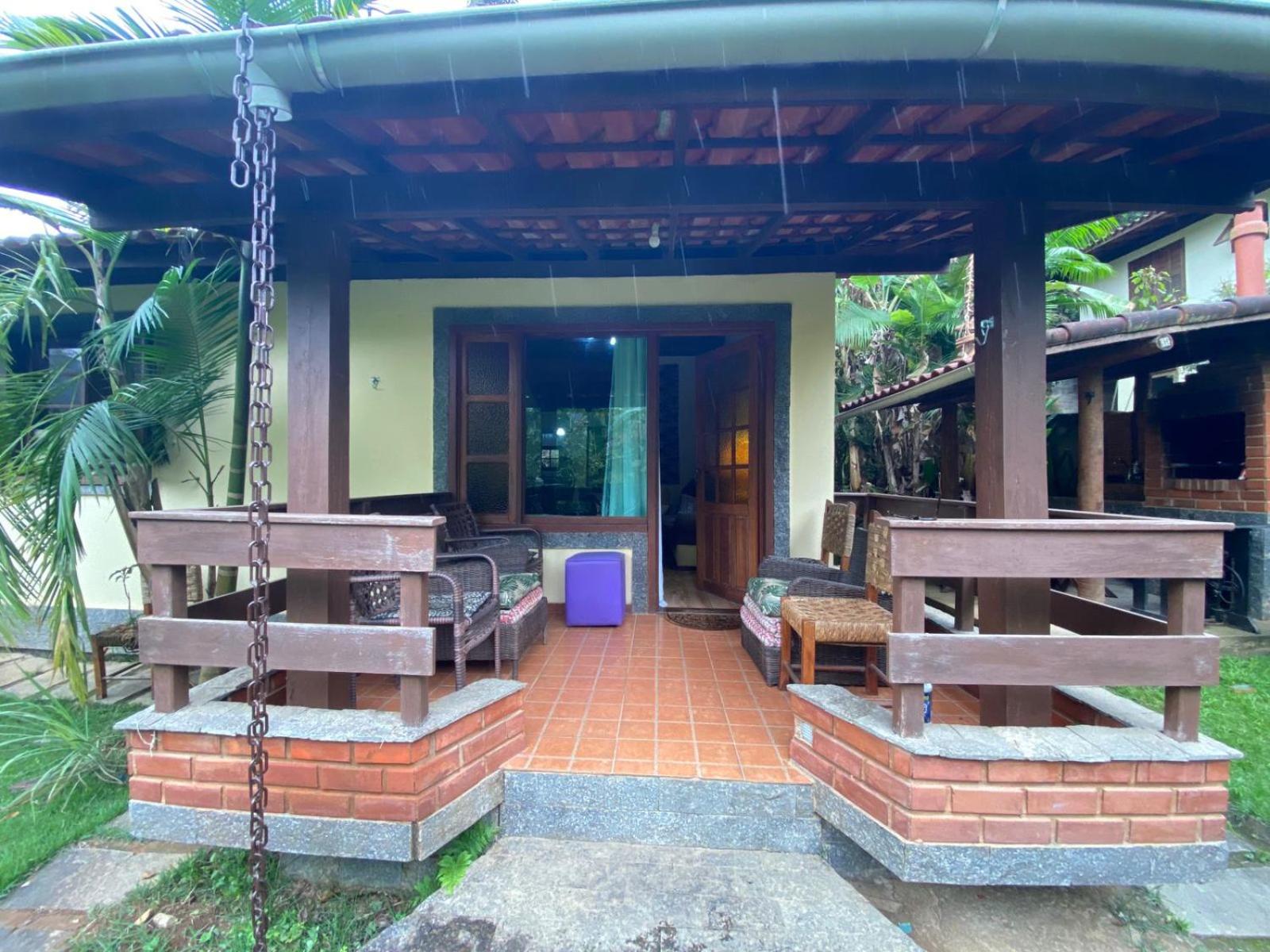 Lumiar linda vista das montanhas, com lareira, churrasqueira, wifi, Tv a cabo, casa ampla, arejada jardim pertinho do centro de Lumiar e de cachoeiras