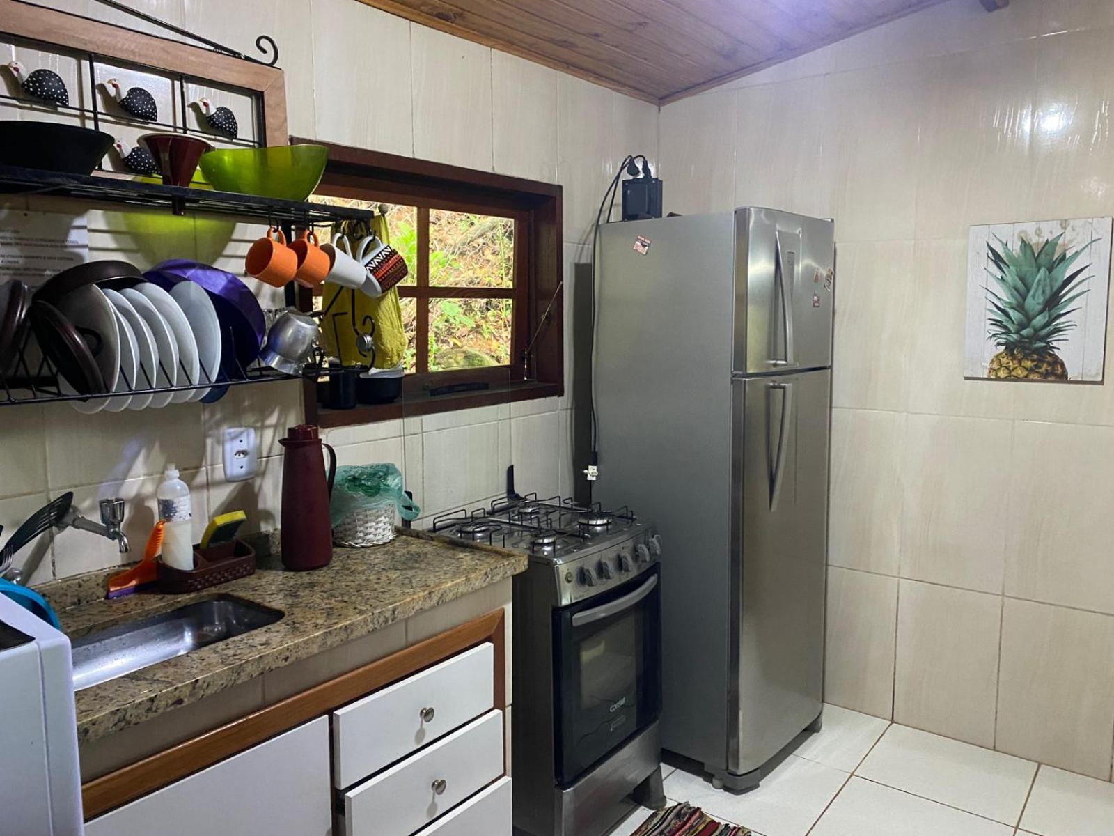 Lumiar linda vista das montanhas, com lareira, churrasqueira, wifi, Tv a cabo, casa ampla, arejada jardim pertinho do centro de Lumiar e de cachoeiras