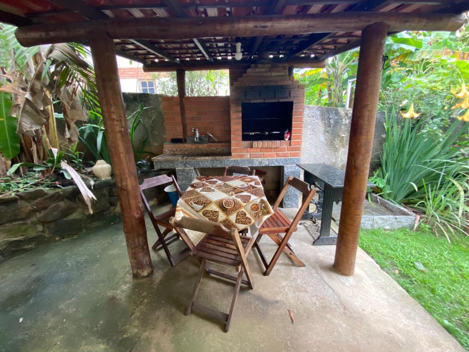 Lumiar linda vista das montanhas, com lareira, churrasqueira, wifi, Tv a cabo, casa ampla, arejada jardim pertinho do centro de Lumiar e de cachoeiras