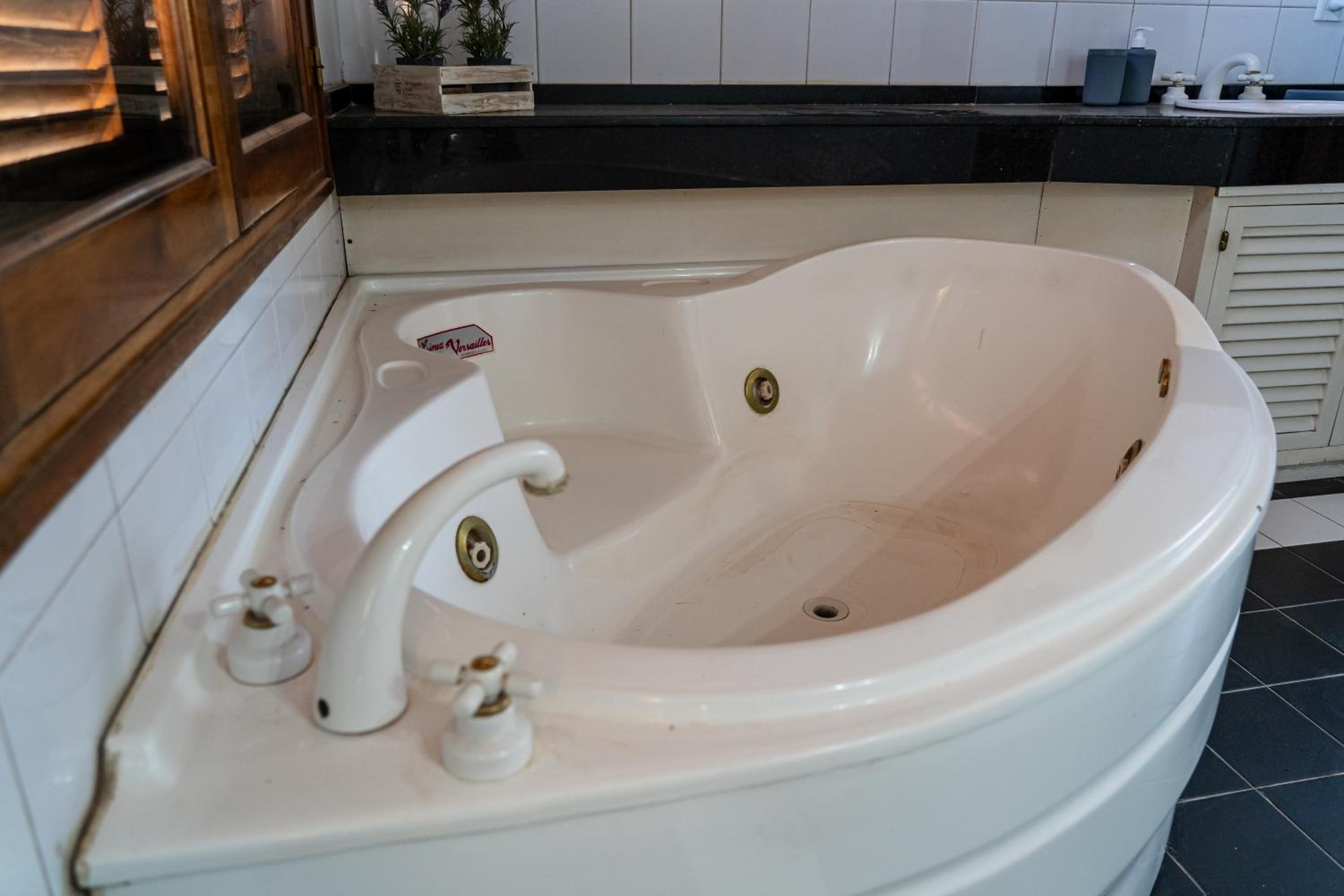 ArquiArts - Hermosa casa para 16p con pileta y jacuzzi