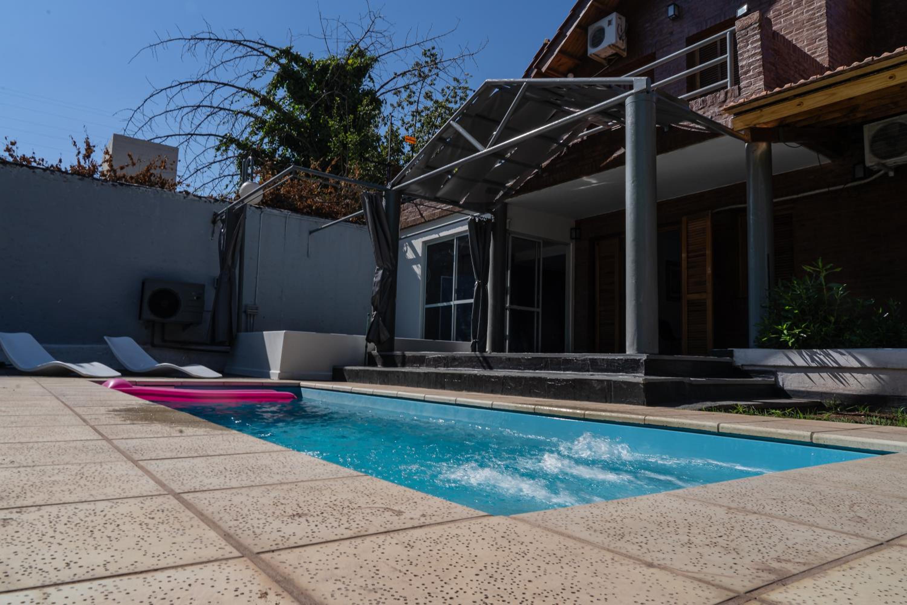 ArquiArts - Hermosa casa para 16p con pileta y jacuzzi