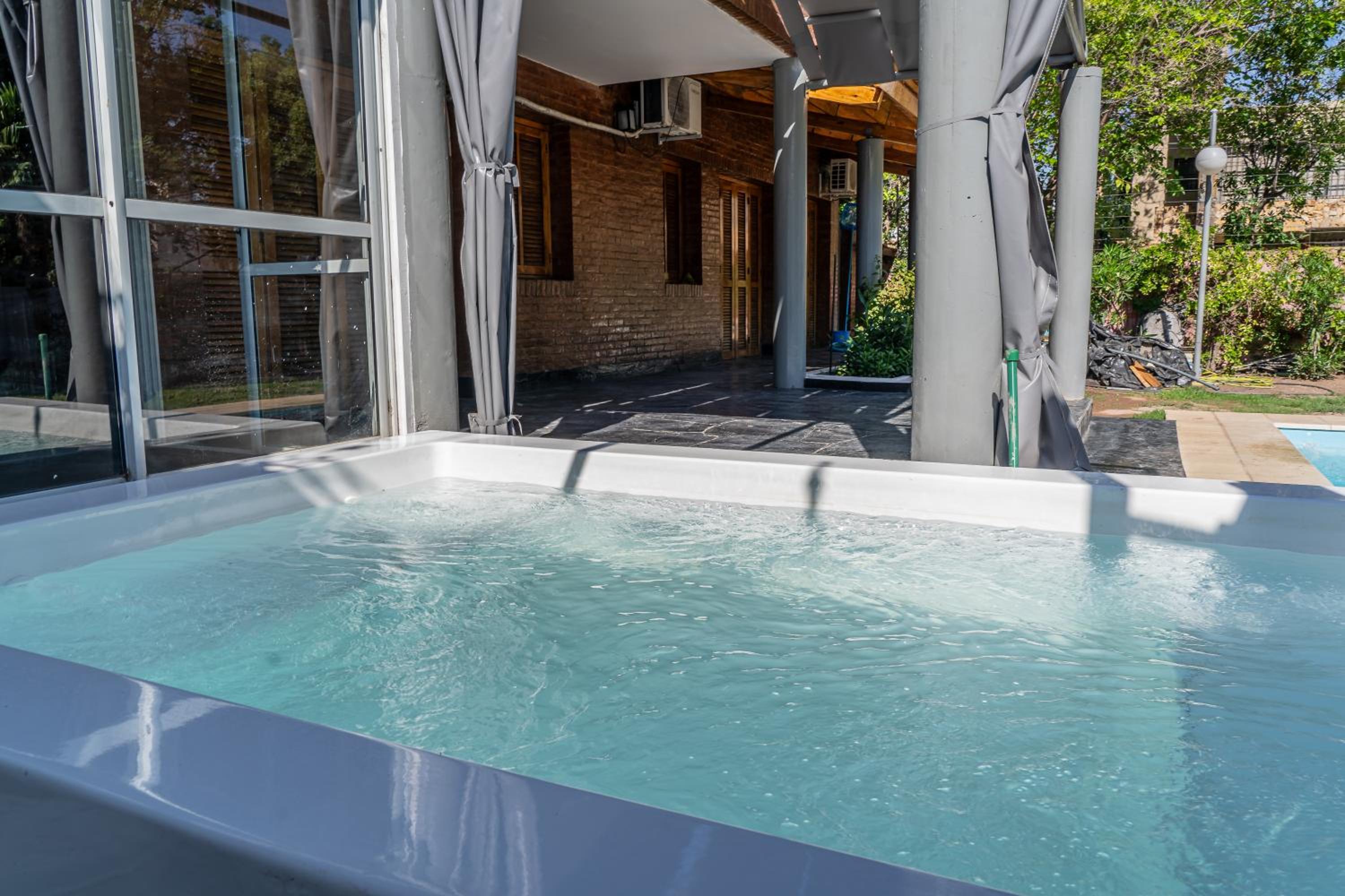 ArquiArts - Hermosa casa para 16p con pileta y jacuzzi