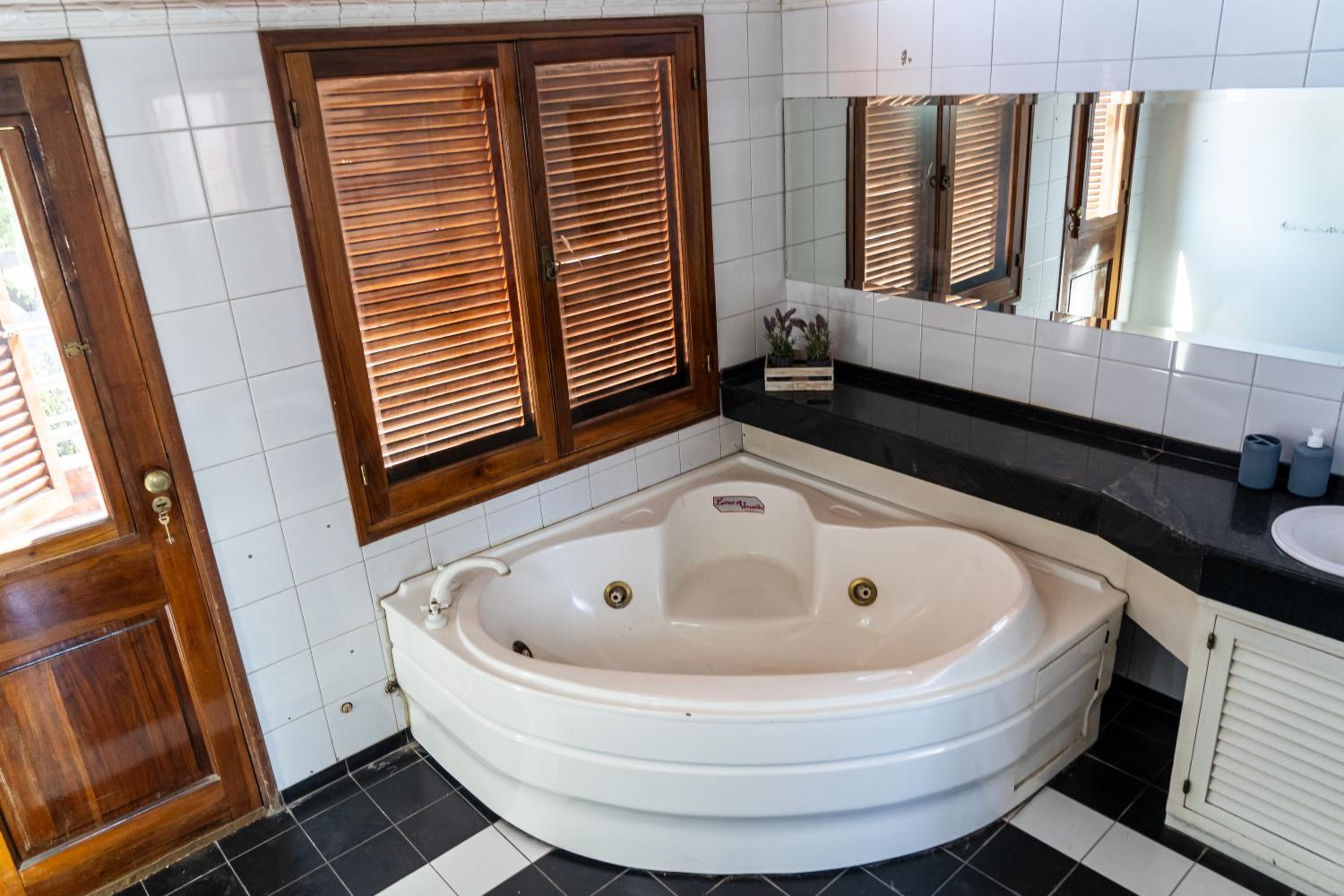 ArquiArts - Hermosa casa para 16p con pileta y jacuzzi