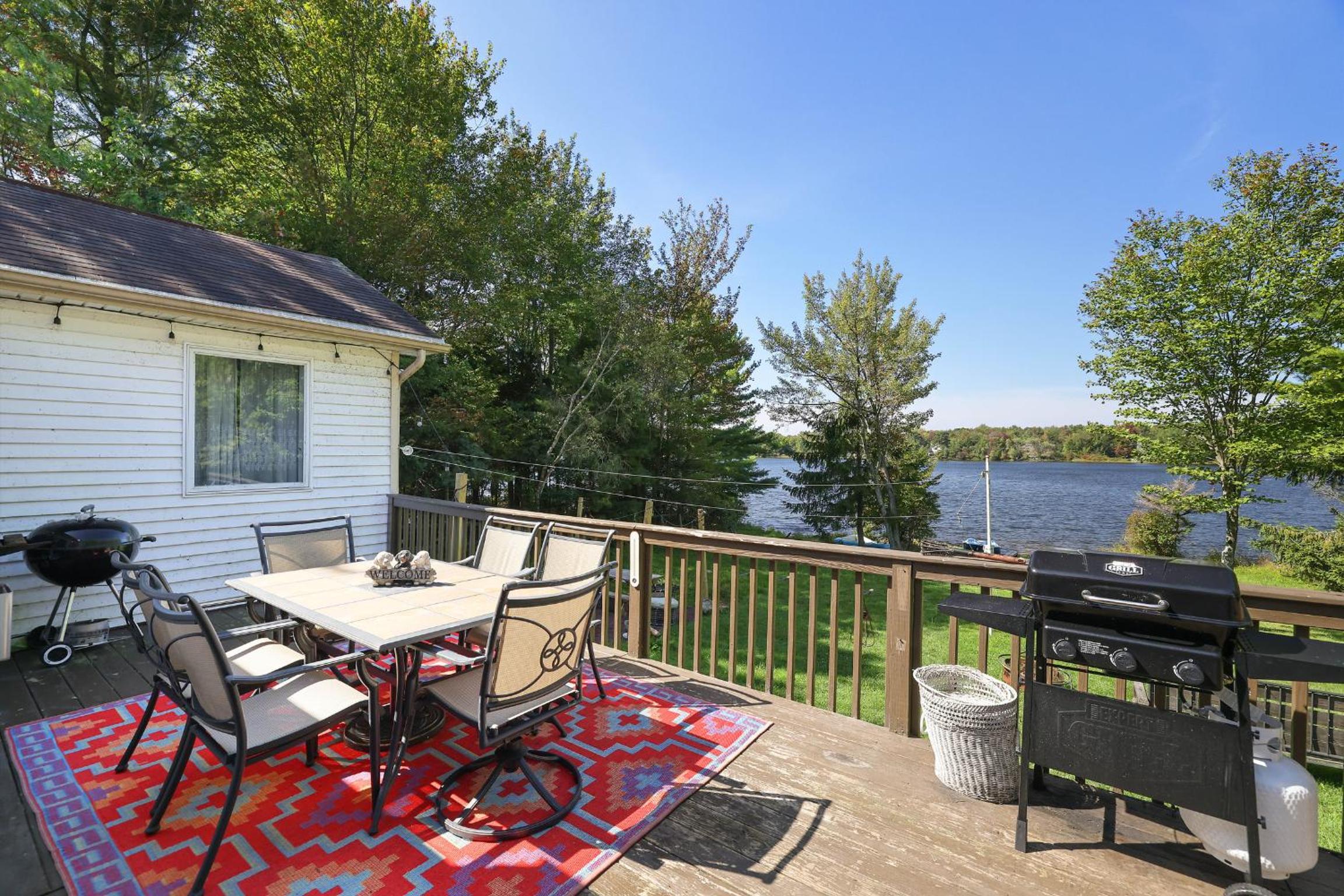 Zen Den - Pocono LakeFront with Hot Tub !