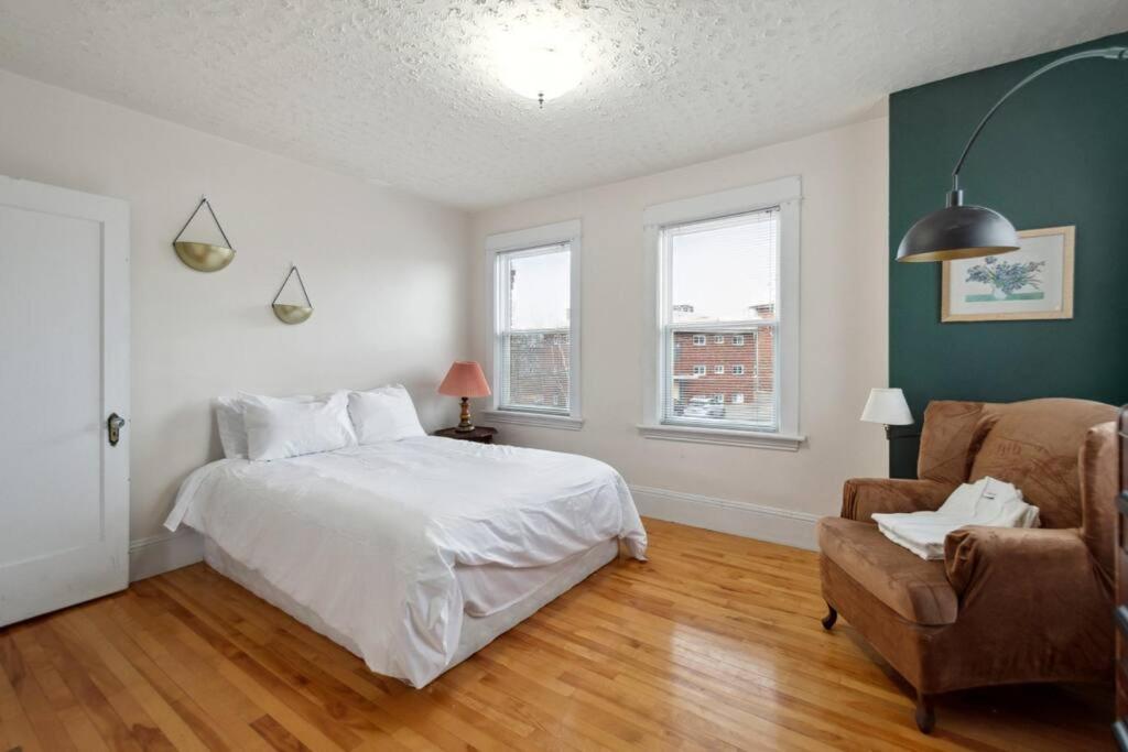 Spacious & Cozy Home in Highfield St Moncton