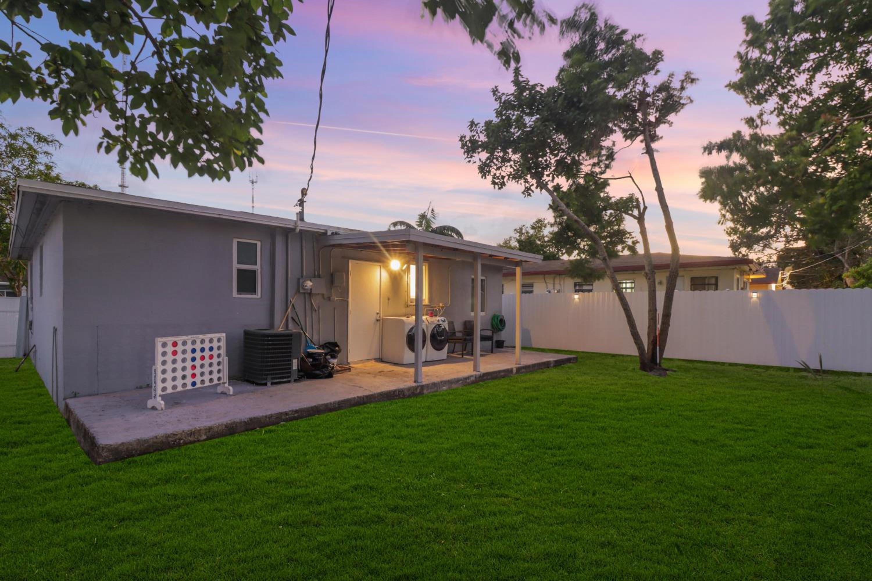 Spacious and luxurious home centrally located between Miami and Ft. Lauderdale view 2