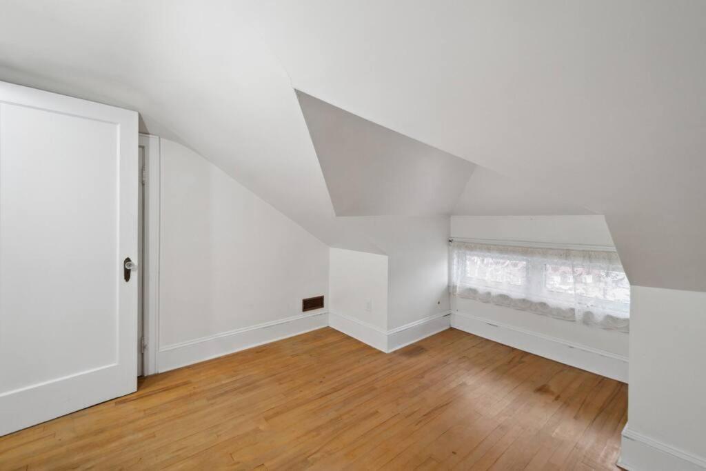 Spacious & Cozy Home in Highfield St Moncton