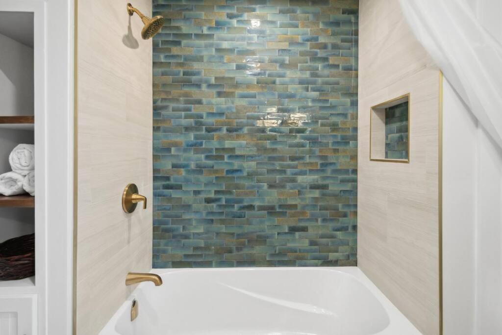 Spacious & Cozy Home in Highfield St Moncton