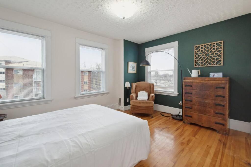 Spacious & Cozy Home in Highfield St Moncton
