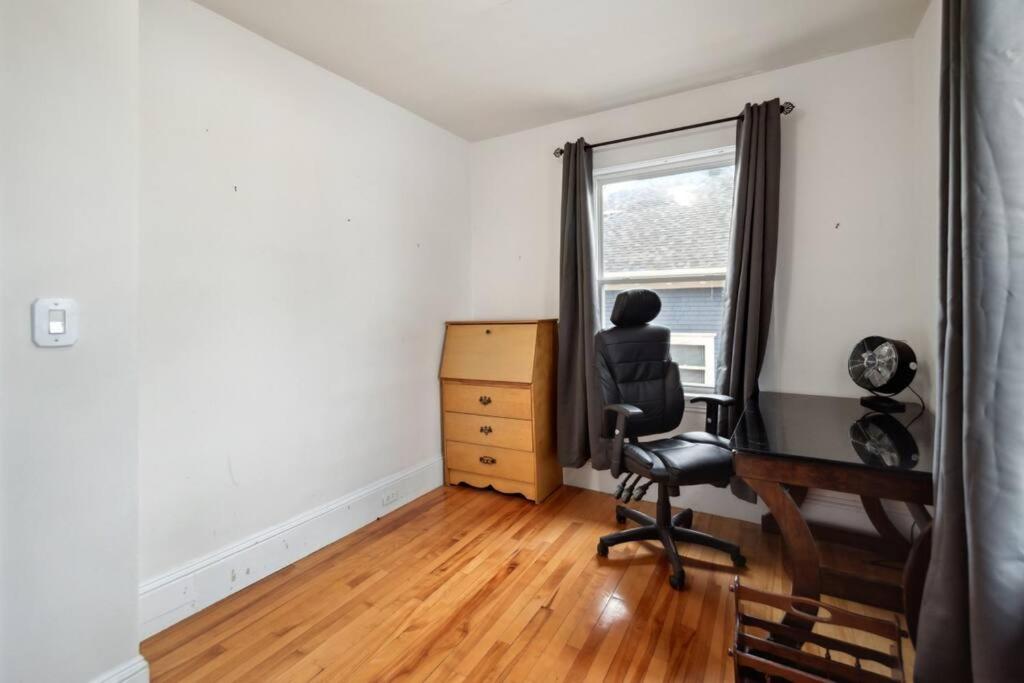 Spacious & Cozy Home in Highfield St Moncton