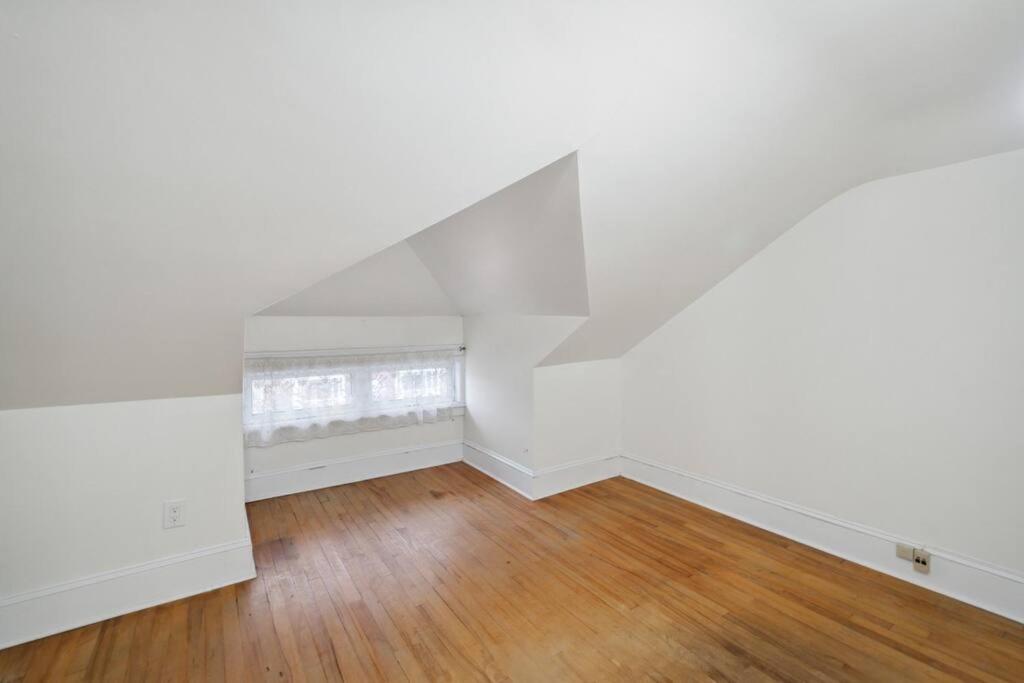 Spacious & Cozy Home in Highfield St Moncton