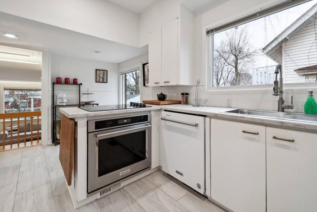 Spacious & Cozy Home in Highfield St Moncton