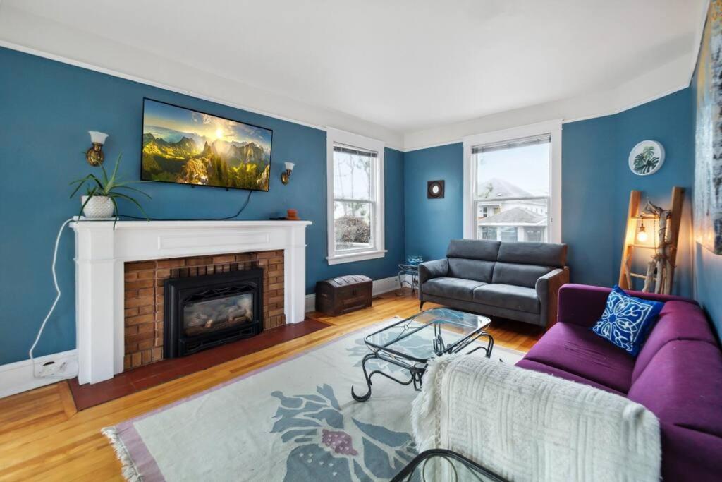 Spacious & Cozy Home in Highfield St Moncton